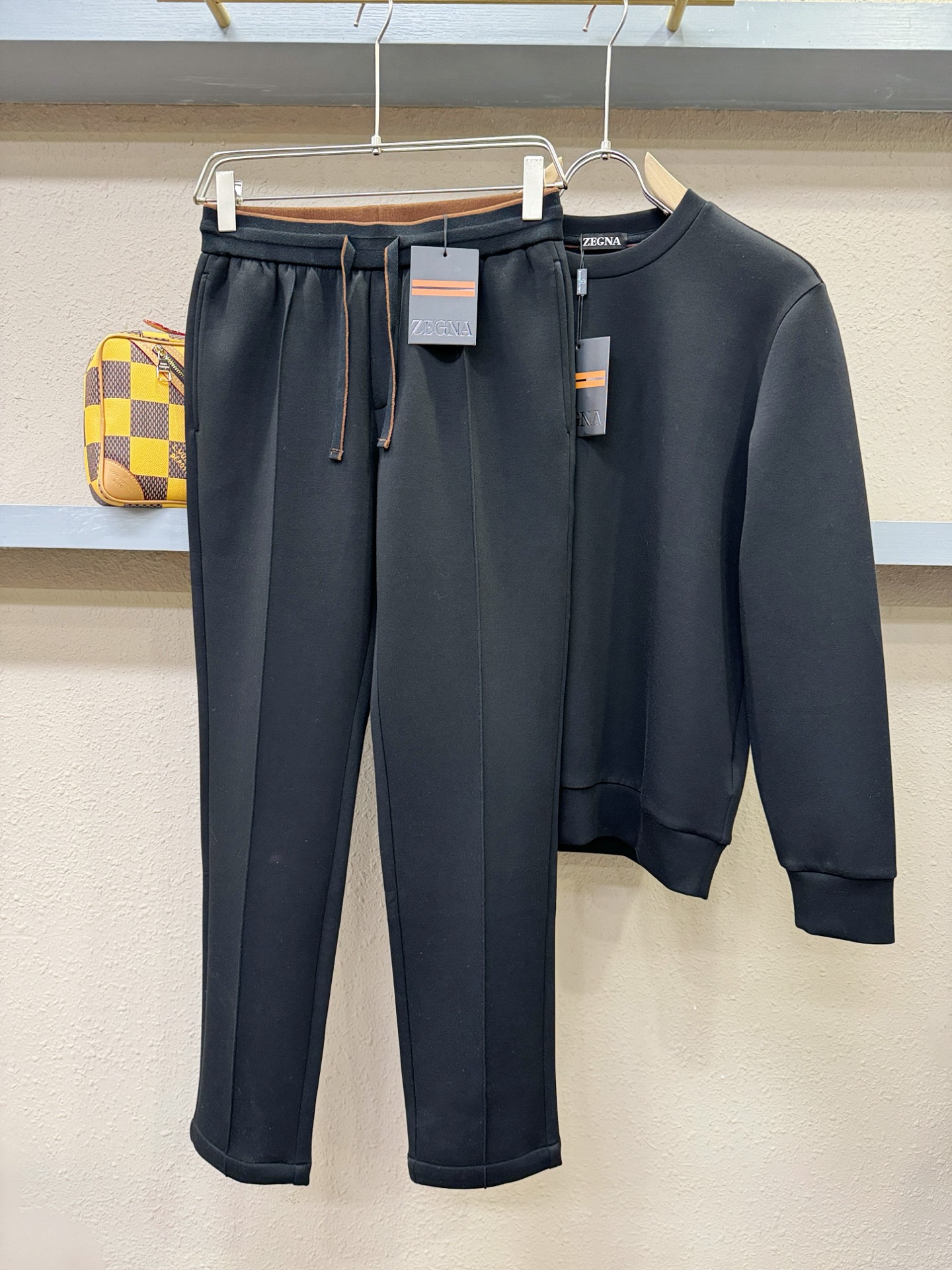 套装 Ermenegildo Zeg*a杰*亚 2025秋冬新款休闲套装，细节精致高级，高级感满满。定制