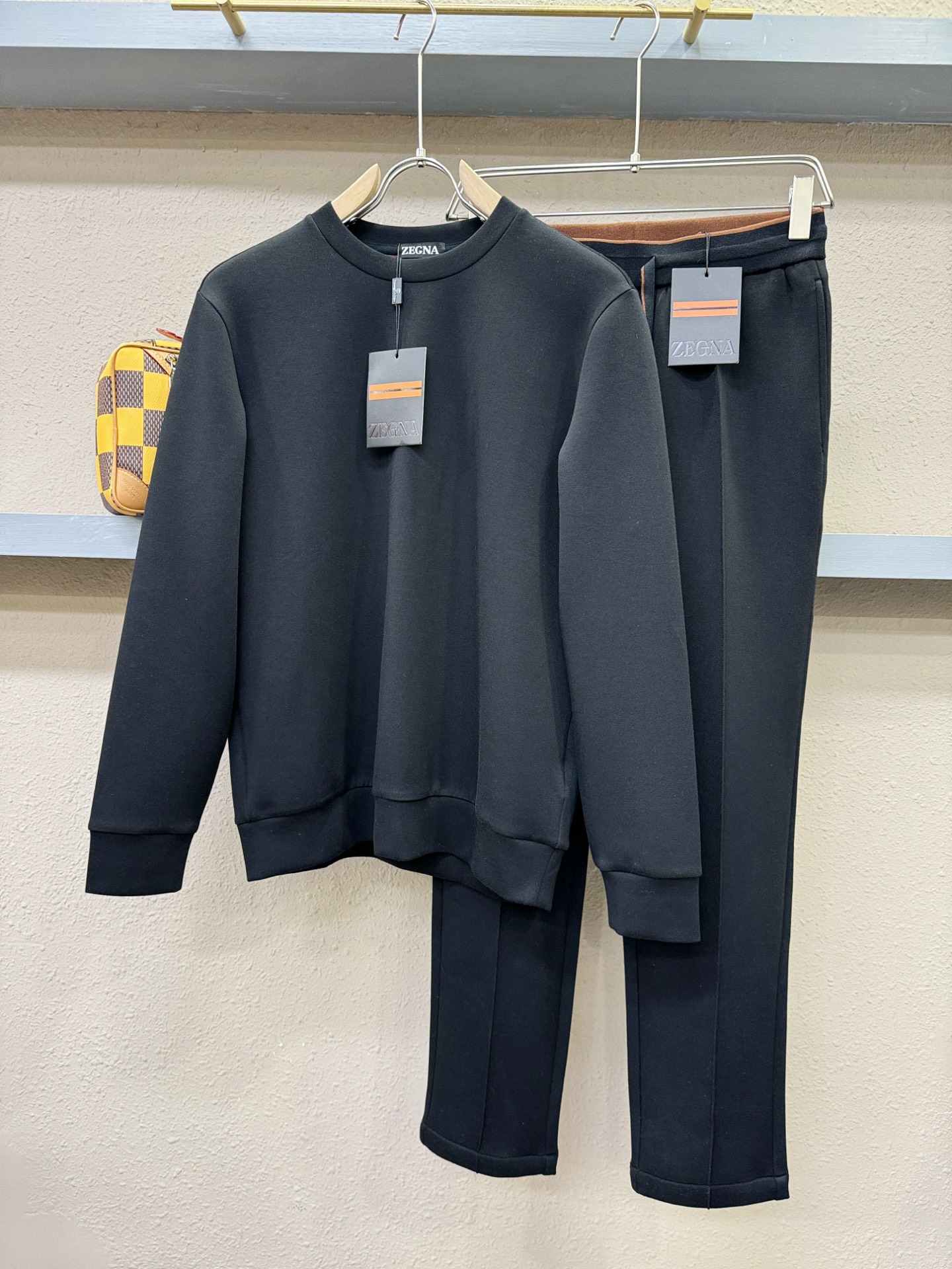 套装 Ermenegildo Zeg*a杰*亚 2025秋冬新款休闲套装，细节精致高级，高级感满满。定制