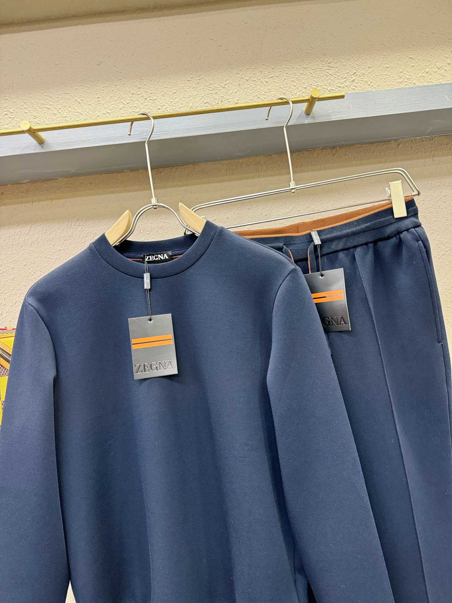 套装 Ermenegildo Zeg*a杰*亚 2025秋冬新款休闲套装，细节精致高级，高级感满满。定制