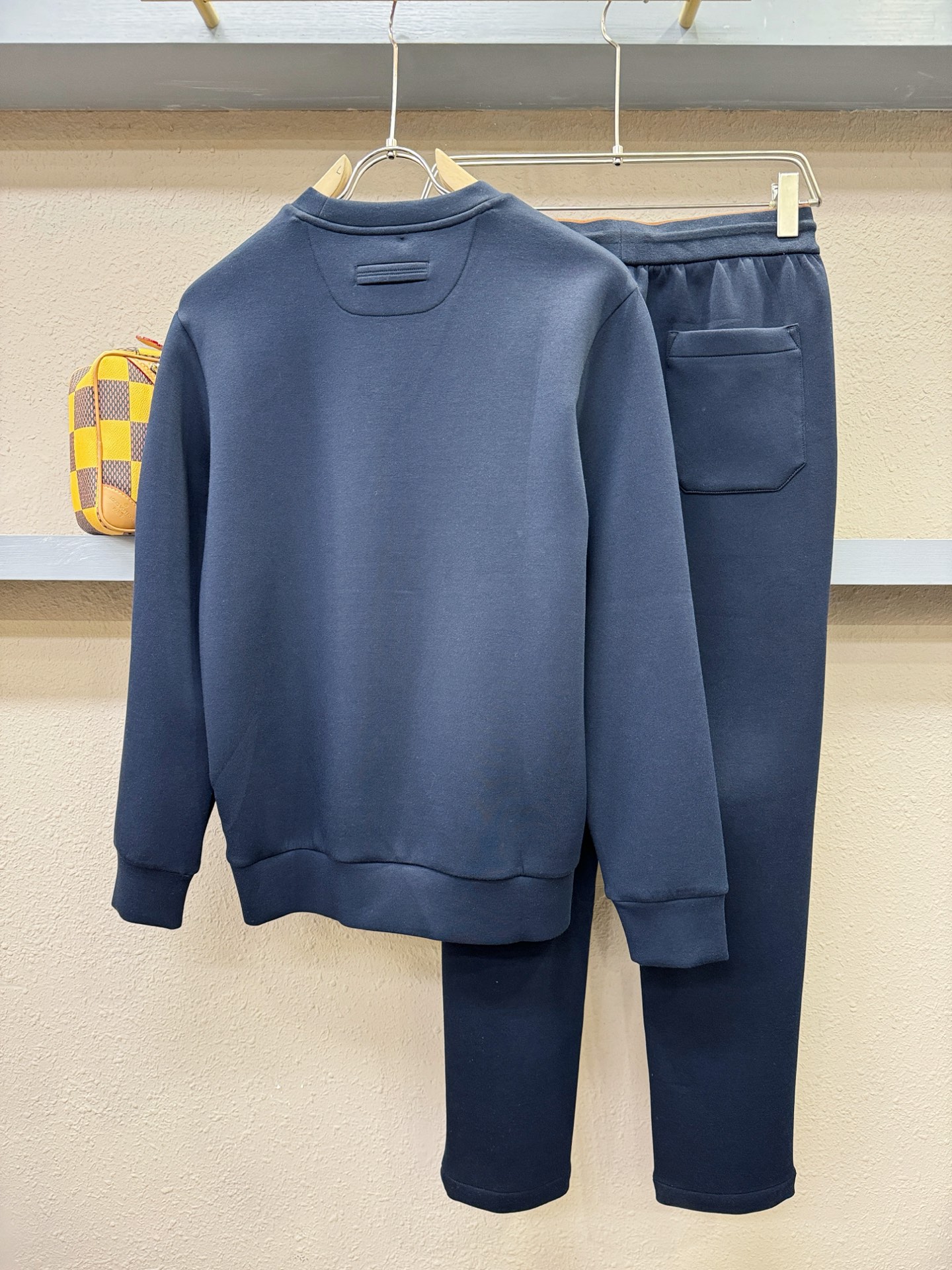 套装 Ermenegildo Zeg*a杰*亚 2025秋冬新款休闲套装，细节精致高级，高级感满满。定制