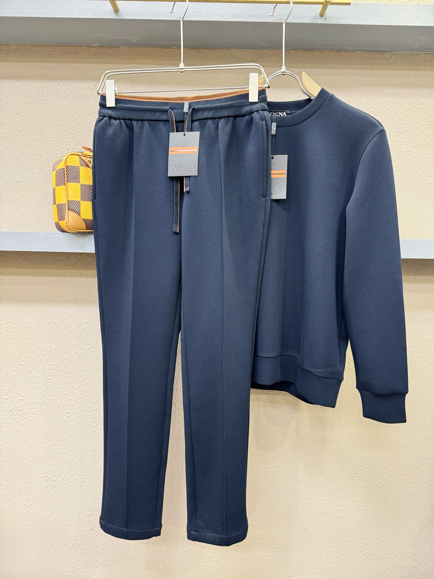 套装 Ermenegildo Zeg*a杰*亚 2025秋冬新款休闲套装，细节精致高级，高级感满满。定制