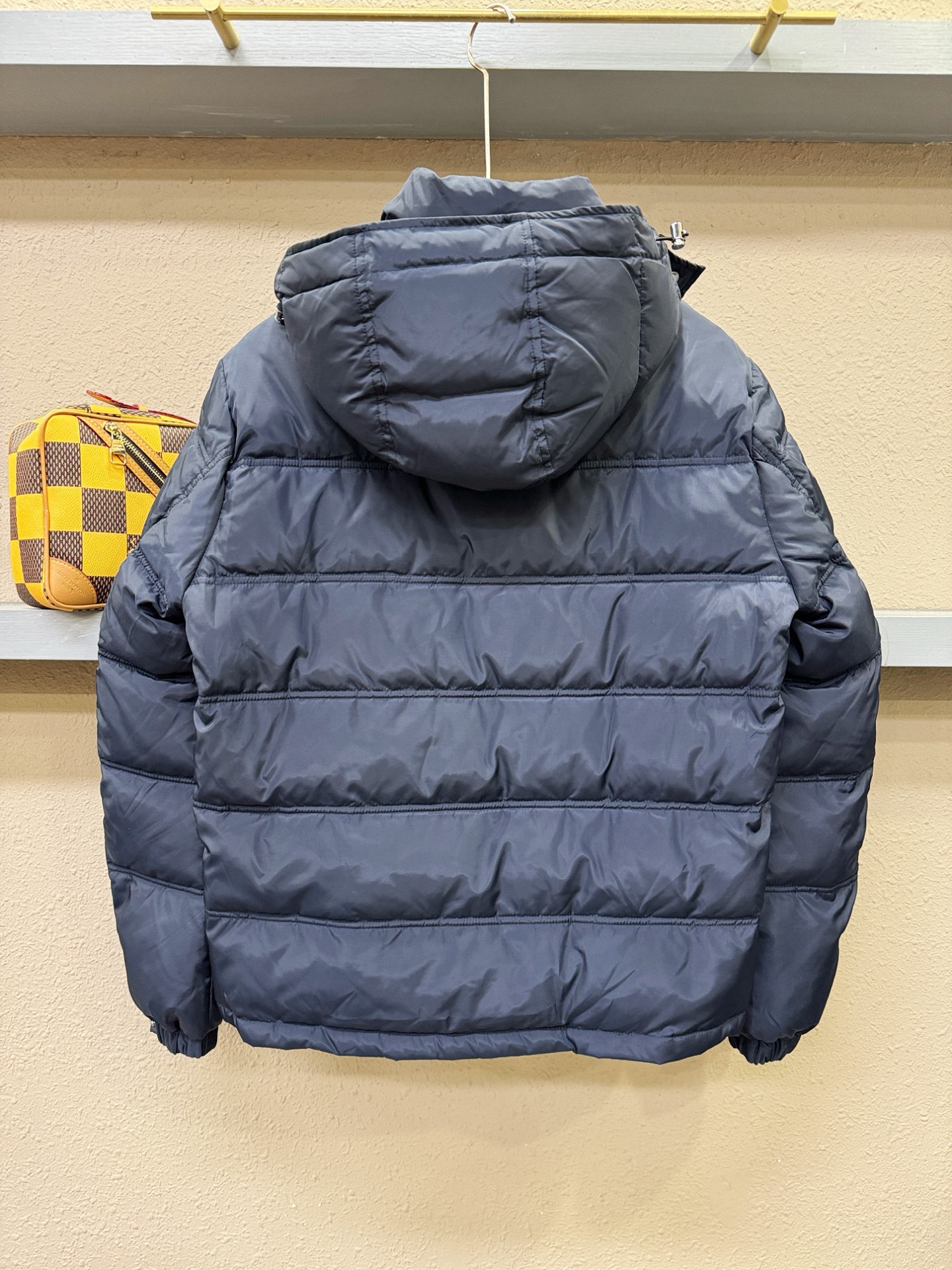 PRADA 普拉达 2025新款羽绒服，秀场新品，品相非常完美，专柜高科技防水面料，内里90%白鹅绒填充