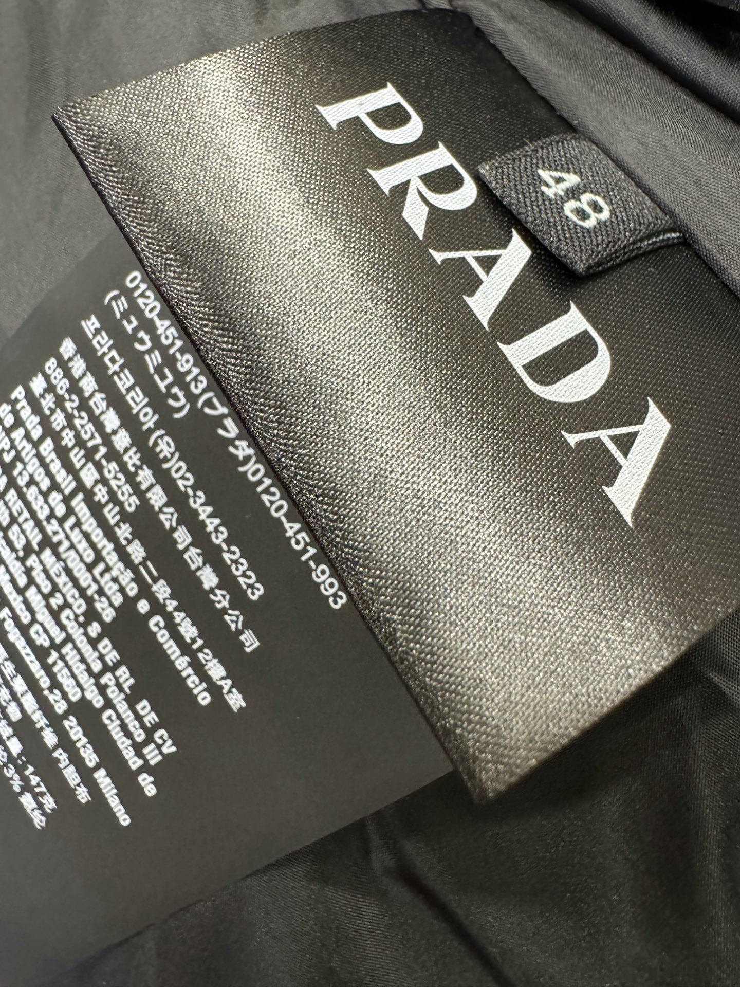 PRADA 普拉达 2025新款羽绒服，秀场新品，品相非常完美，专柜高科技防水面料，内里90%白鹅绒填充