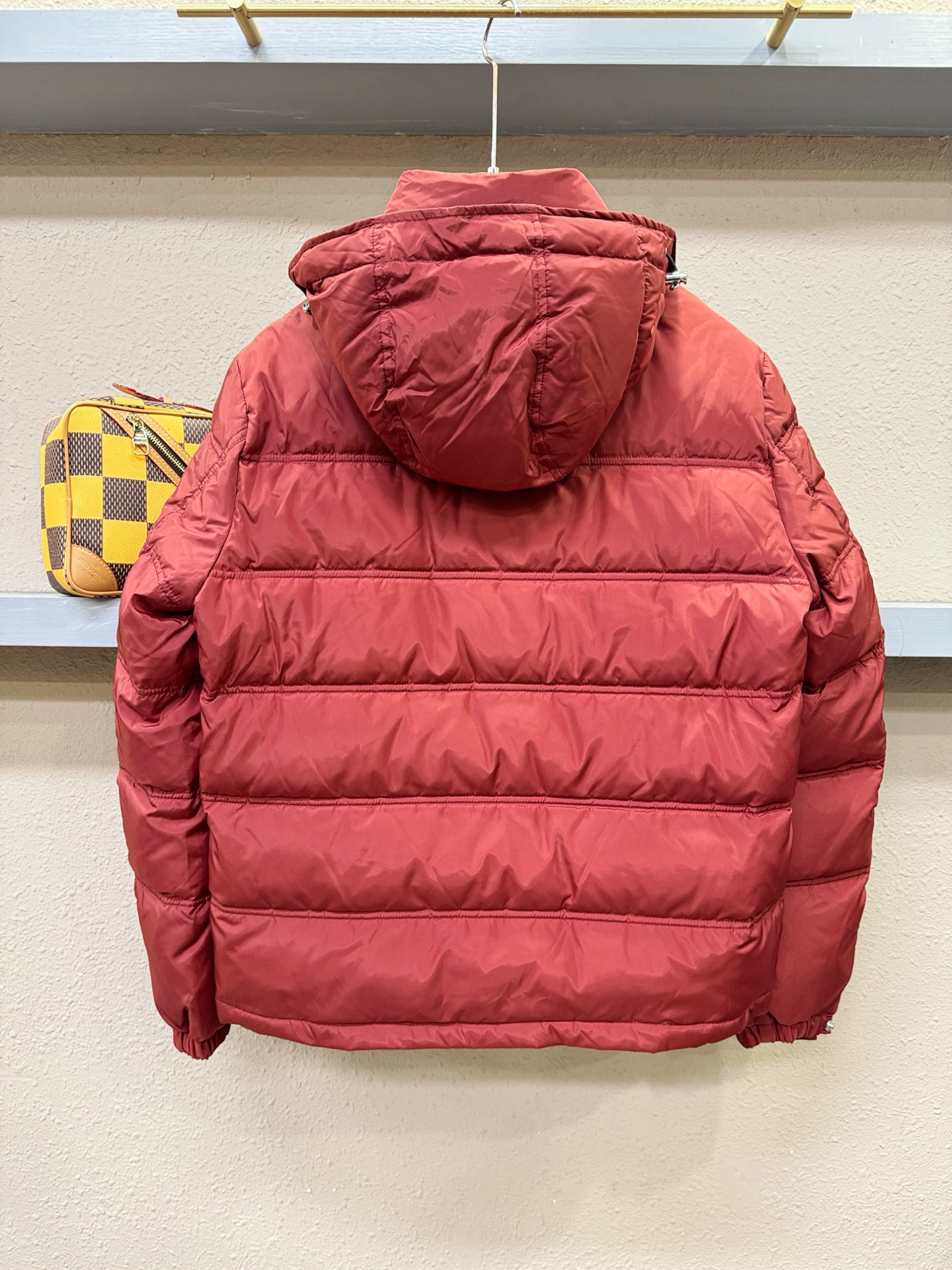 PRADA 普拉达 2025新款羽绒服，秀场新品，品相非常完美，专柜高科技防水面料，内里90%白鹅绒填充