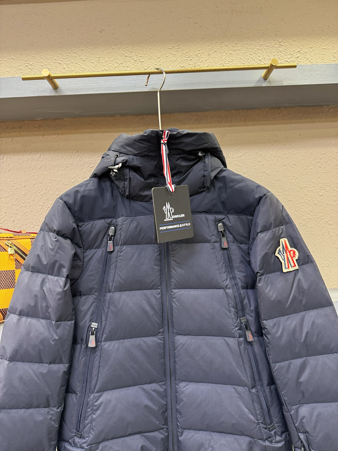 Moncler蒙口 2025新款羽绒服，秀场新品，品相非常完美，专柜高科技防水面料，内里90%白鹅绒填充