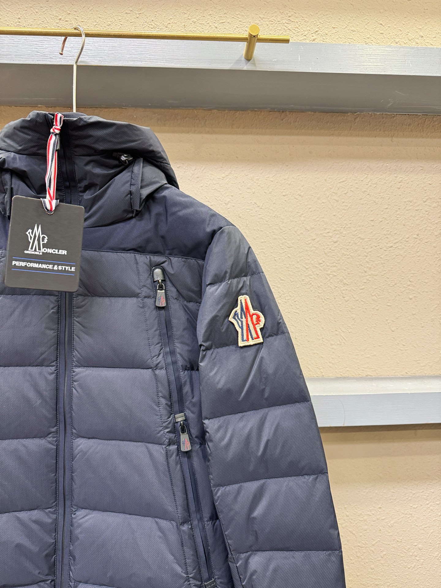 Moncler蒙口 2025新款羽绒服，秀场新品，品相非常完美，专柜高科技防水面料，内里90%白鹅绒填充