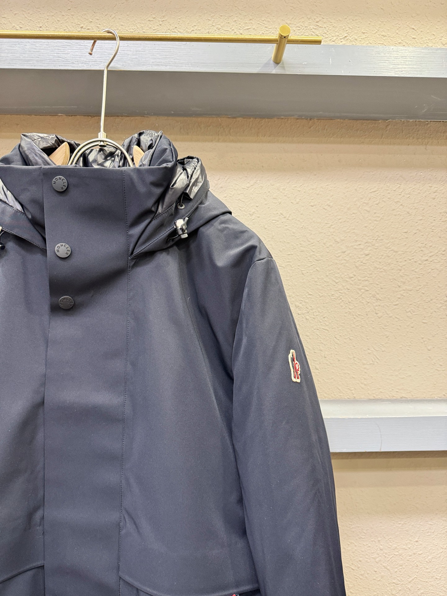 Moncler蒙口 2025新款羽绒服，秀场新品，品相非常完美，专柜高科技防水面料，内里90%白鹅绒填充