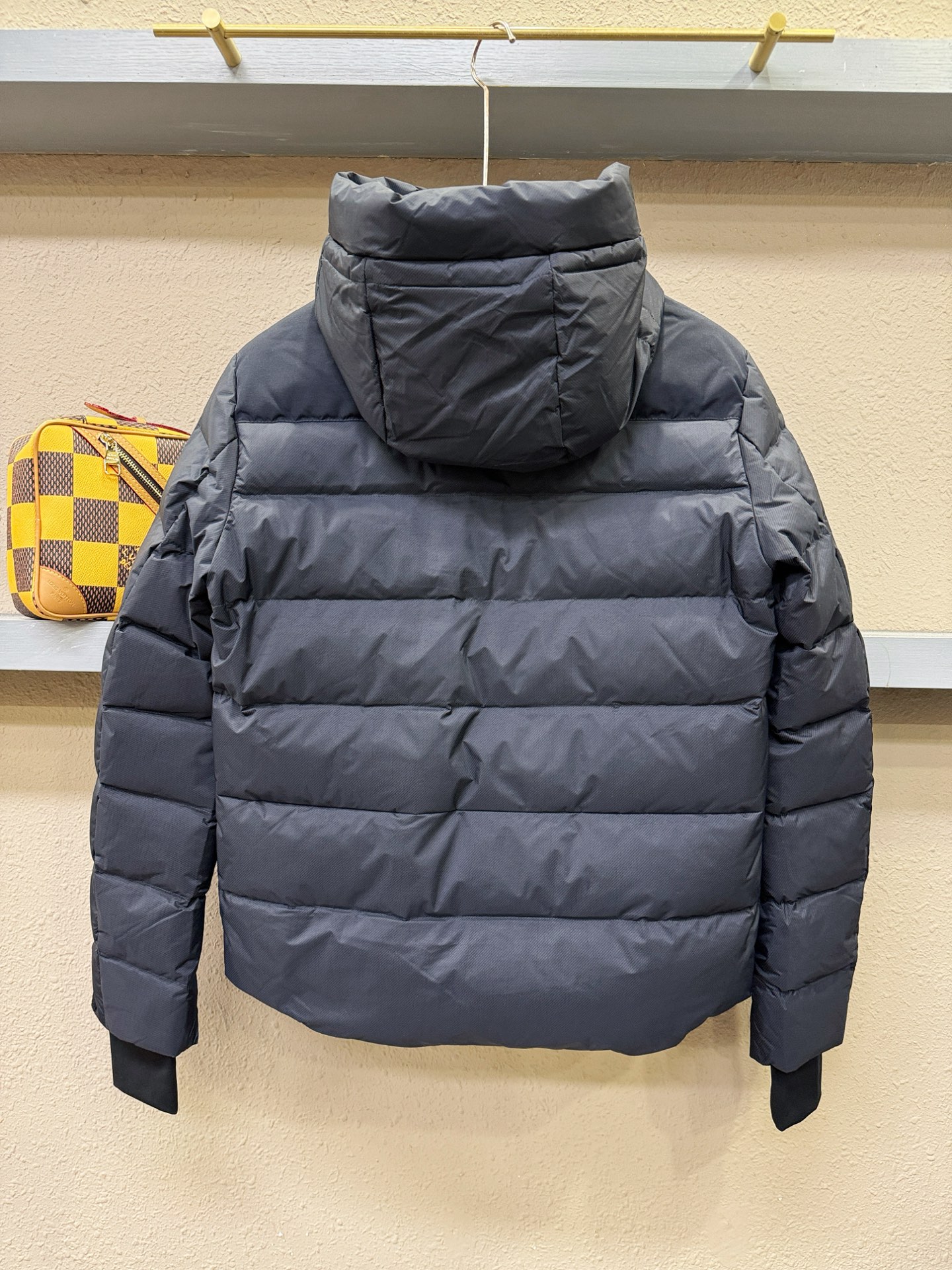 Moncler蒙口 2025新款羽绒服，秀场新品，品相非常完美，专柜高科技防水面料，内里90%白鹅绒填充