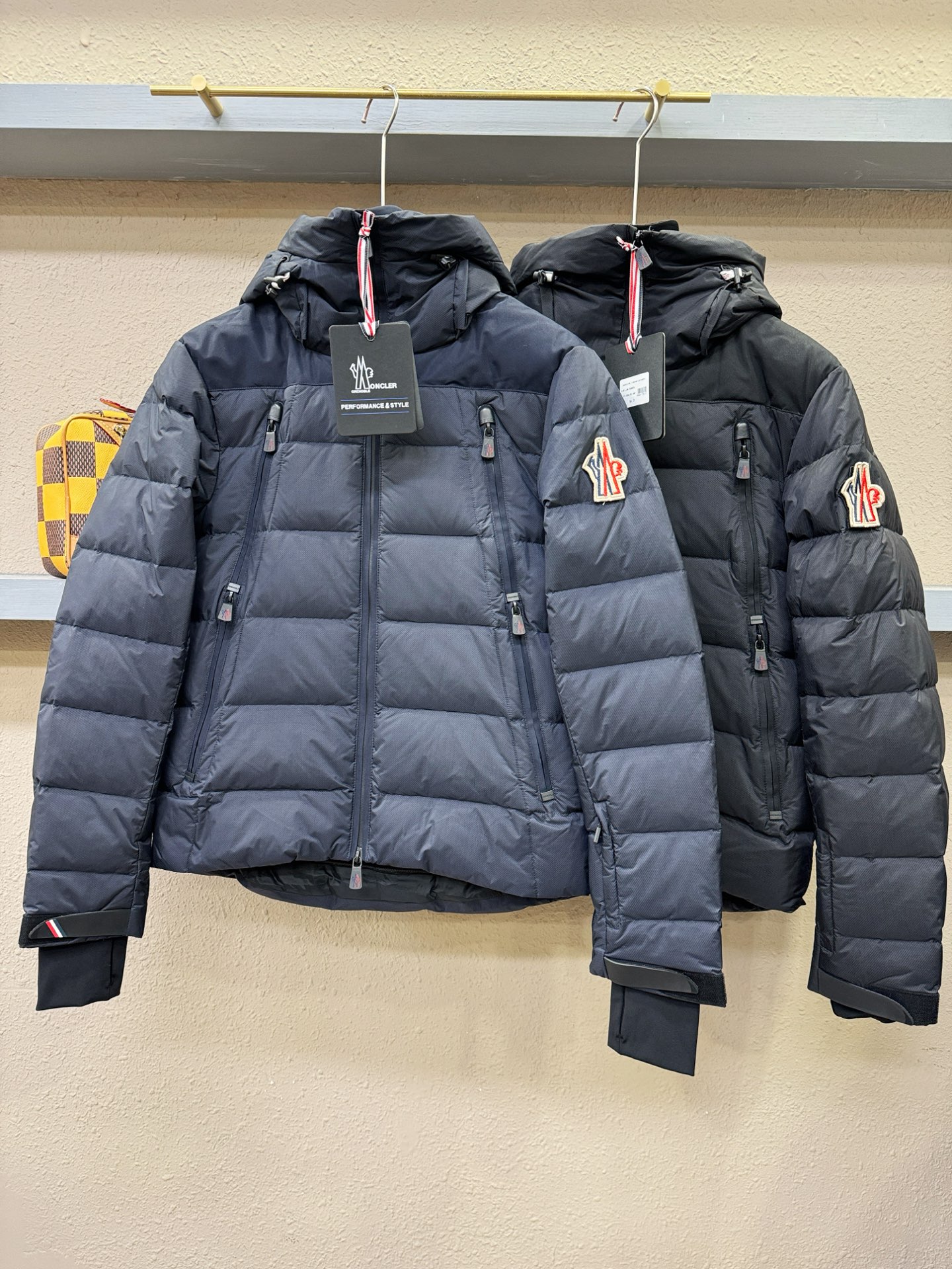 Moncler蒙口 2025新款羽绒服，秀场新品，品相非常完美，专柜高科技防水面料，内里90%白鹅绒填充