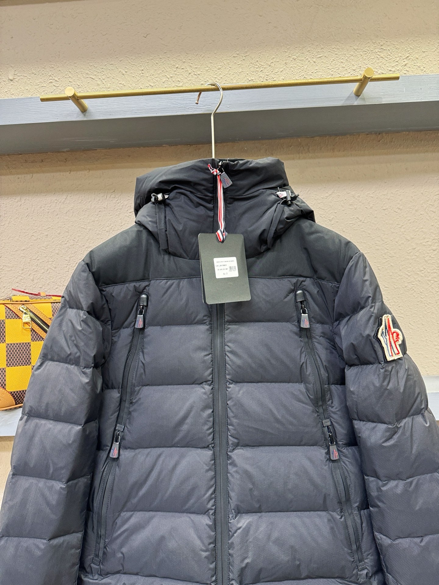 Moncler蒙口 2025新款羽绒服，秀场新品，品相非常完美，专柜高科技防水面料，内里90%白鹅绒填充