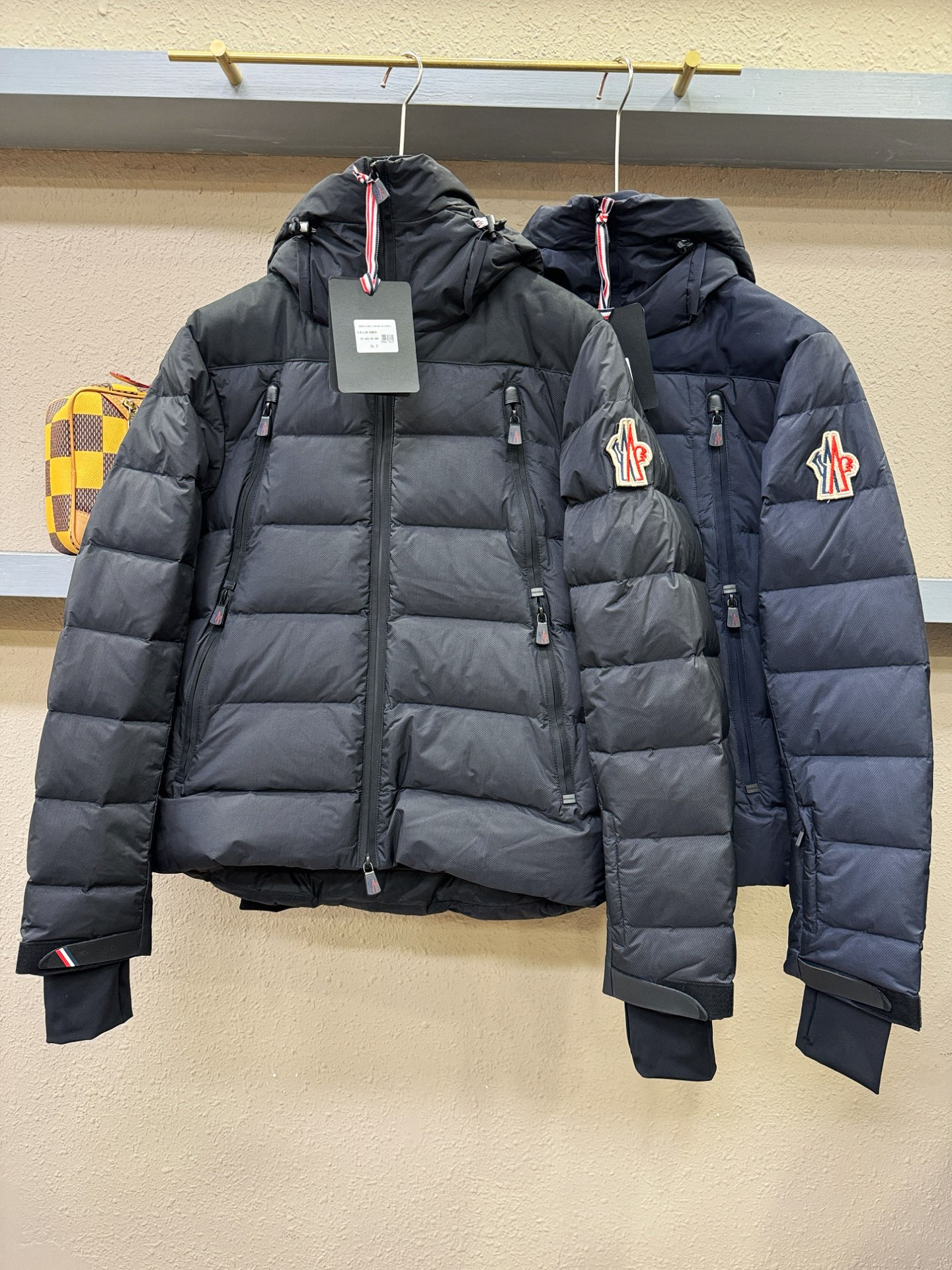 Moncler蒙口 2025新款羽绒服，秀场新品，品相非常完美，专柜高科技防水面料，内里90%白鹅绒填充