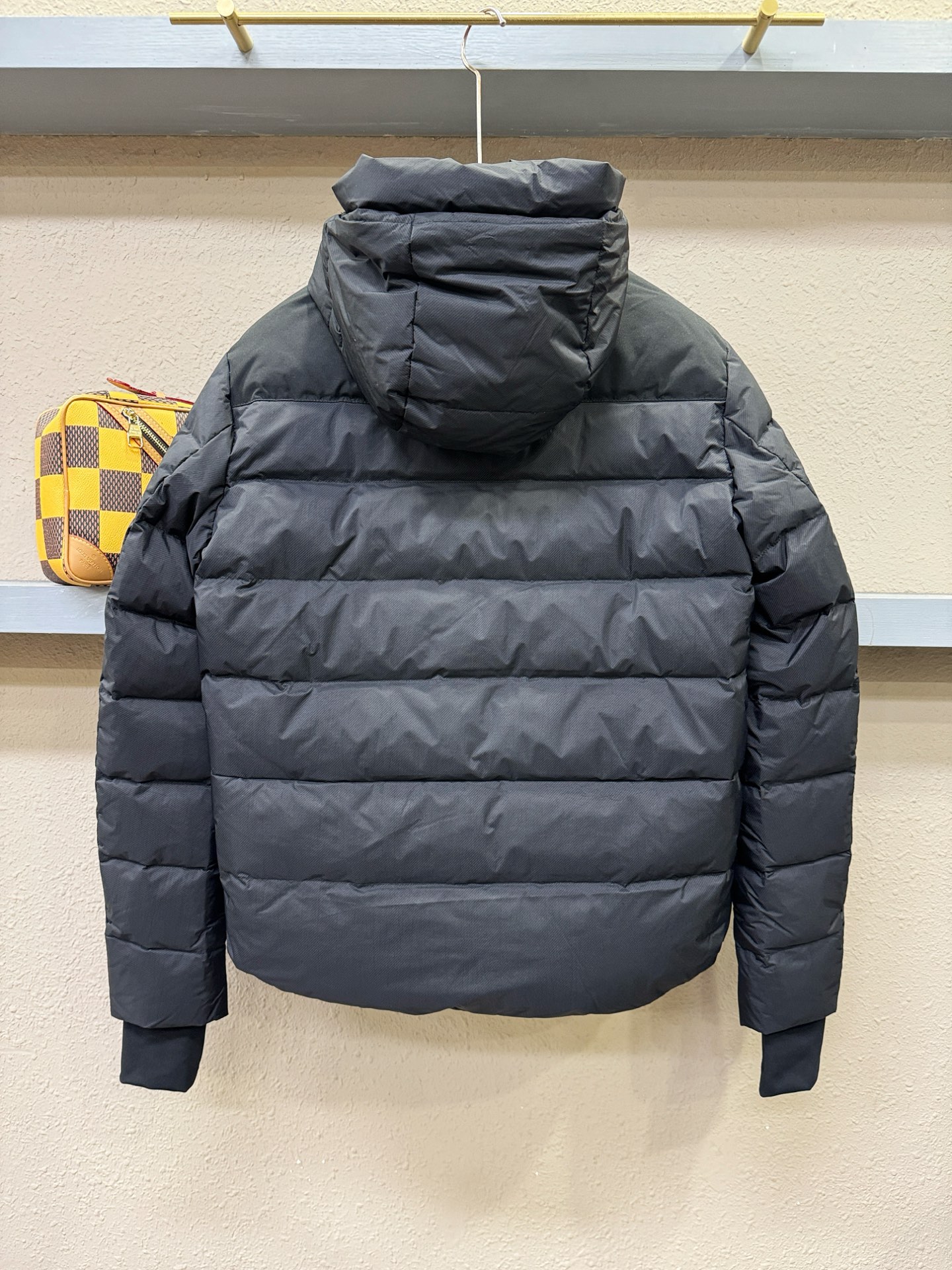 Moncler蒙口 2025新款羽绒服，秀场新品，品相非常完美，专柜高科技防水面料，内里90%白鹅绒填充