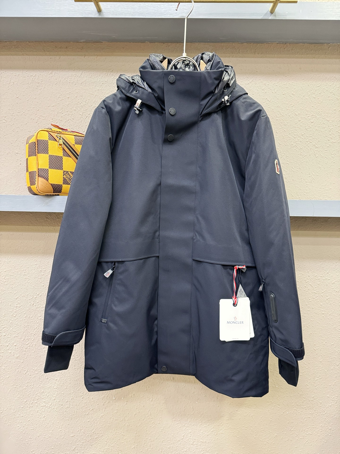 Moncler蒙口 2025新款羽绒服，秀场新品，品相非常完美，专柜高科技防水面料，内里90%白鹅绒填充