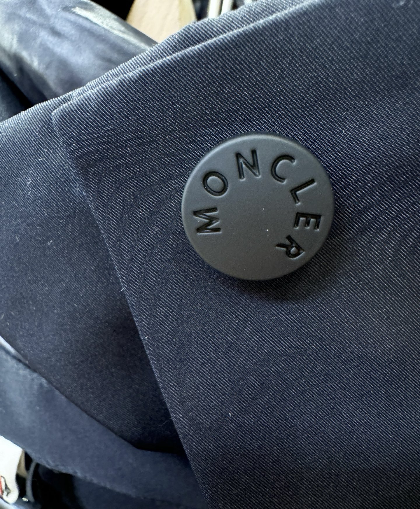 Moncler蒙口 2025新款羽绒服，秀场新品，品相非常完美，专柜高科技防水面料，内里90%白鹅绒填充