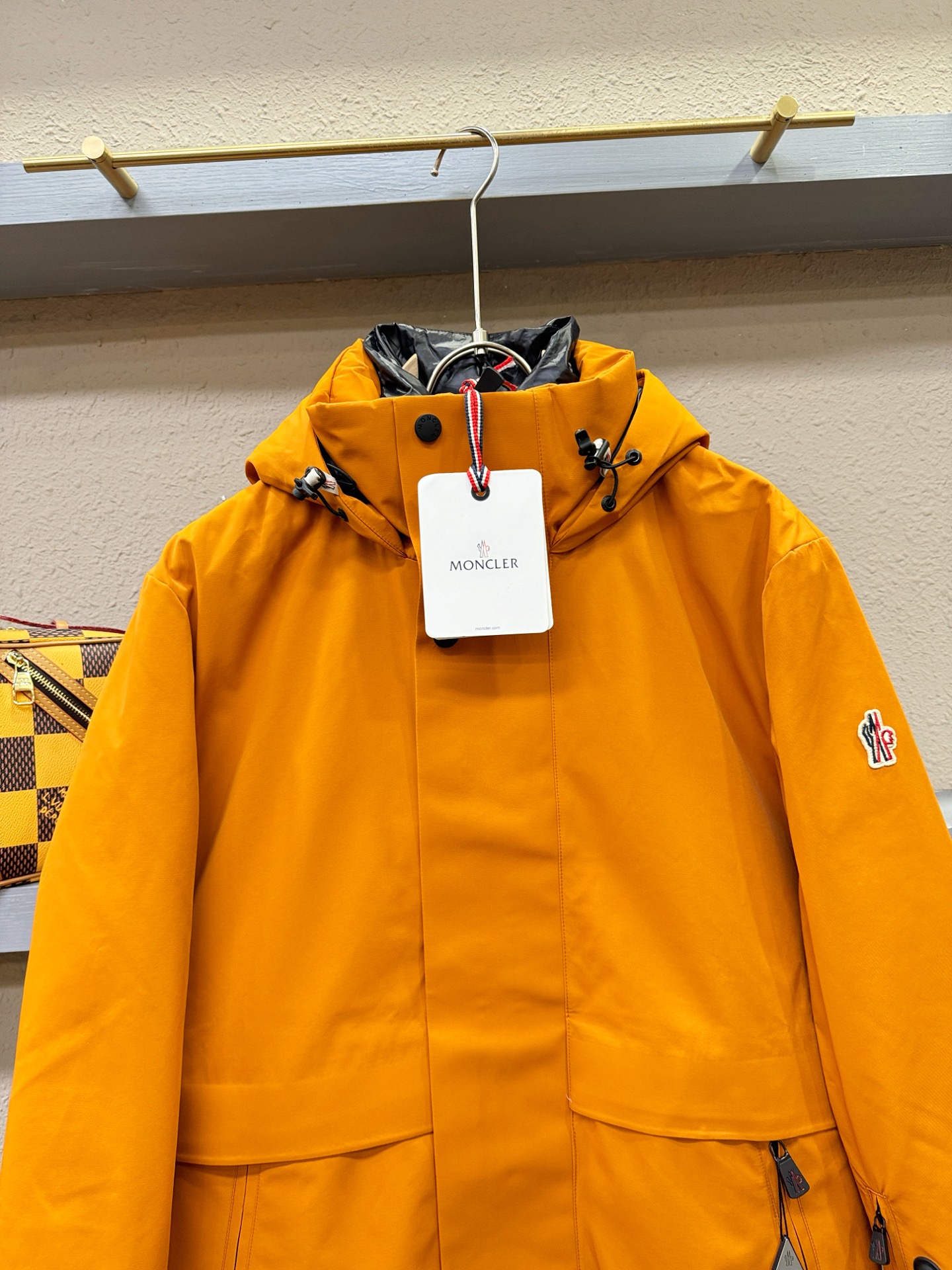 Moncler蒙口 2025新款羽绒服，秀场新品，品相非常完美，专柜高科技防水面料，内里90%白鹅绒填充