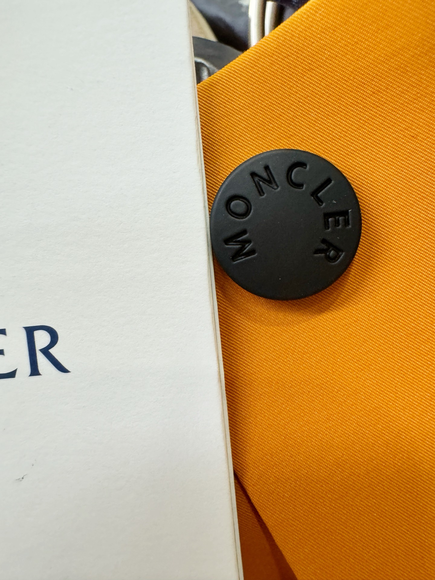 Moncler蒙口 2025新款羽绒服，秀场新品，品相非常完美，专柜高科技防水面料，内里90%白鹅绒填充