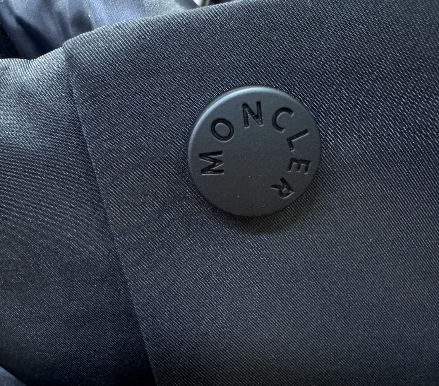 Moncler蒙口 2025新款羽绒服，秀场新品，品相非常完美，专柜高科技防水面料，内里90%白鹅绒填充