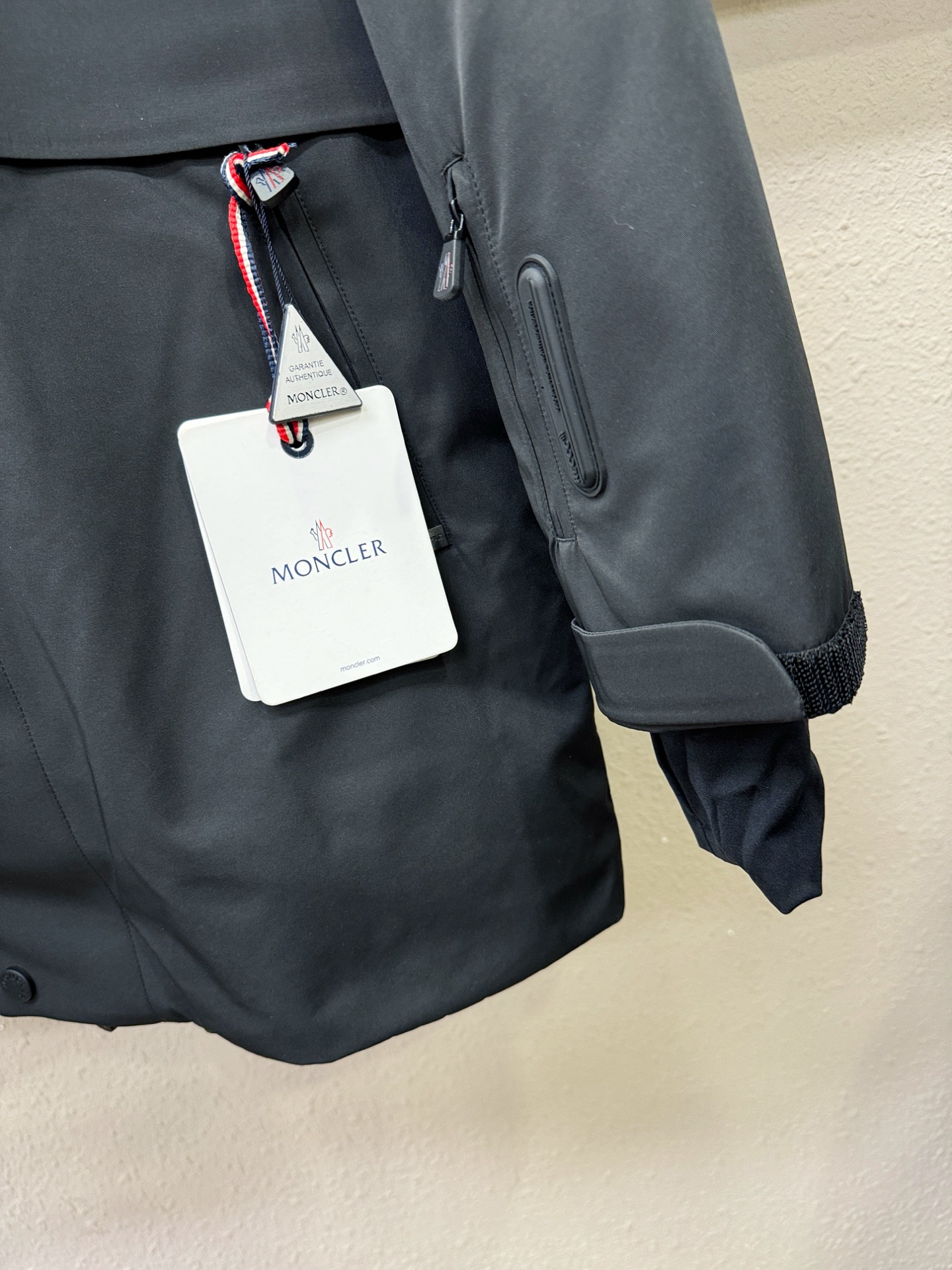 Moncler蒙口 2025新款羽绒服，秀场新品，品相非常完美，专柜高科技防水面料，内里90%白鹅绒填充