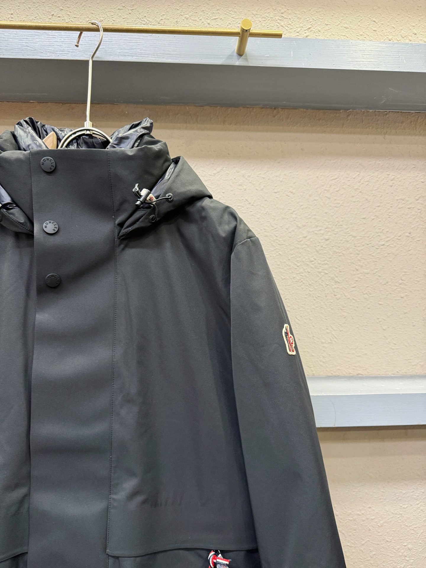 Moncler蒙口 2025新款羽绒服，秀场新品，品相非常完美，专柜高科技防水面料，内里90%白鹅绒填充