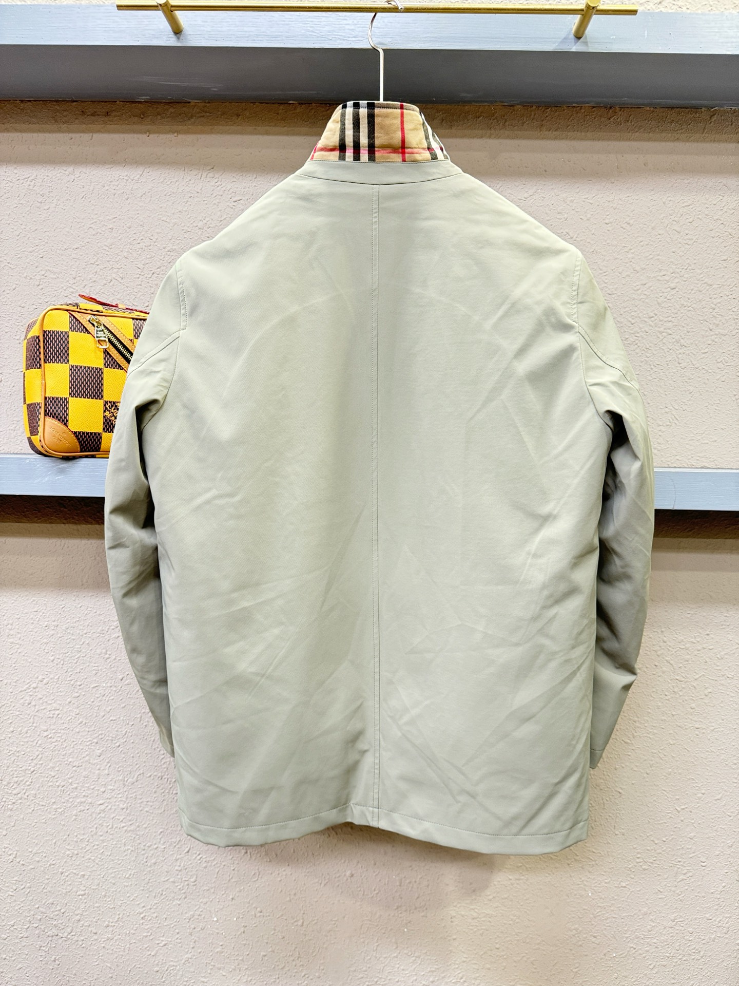 BURBERRY巴宝莉 2025新款羽绒服，秀场新品，品相非常完美，专柜高科技防水面料，内里90%白鹅绒