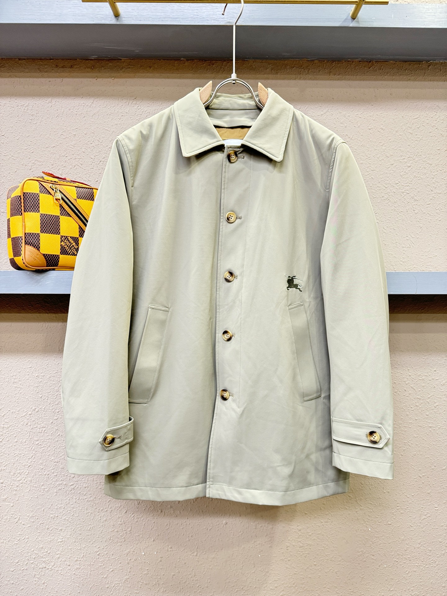 BURBERRY巴宝莉 2025新款羽绒服，秀场新品，品相非常完美，专柜高科技防水面料，内里90%白鹅绒