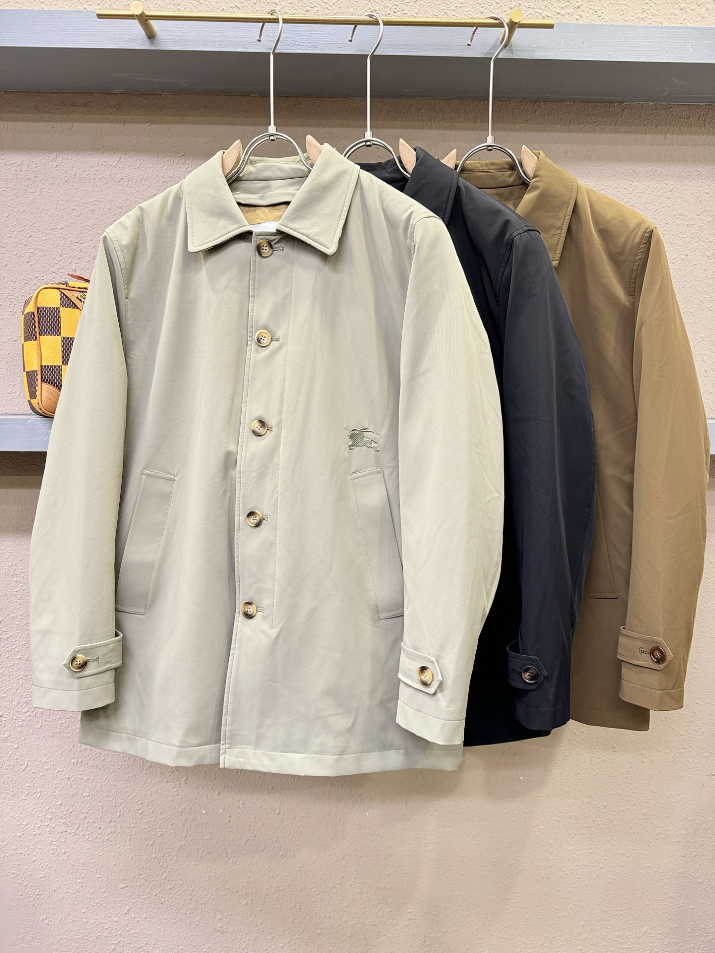 BURBERRY巴宝莉 2025新款羽绒服，秀场新品，品相非常完美，专柜高科技防水面料，内里90%白鹅绒