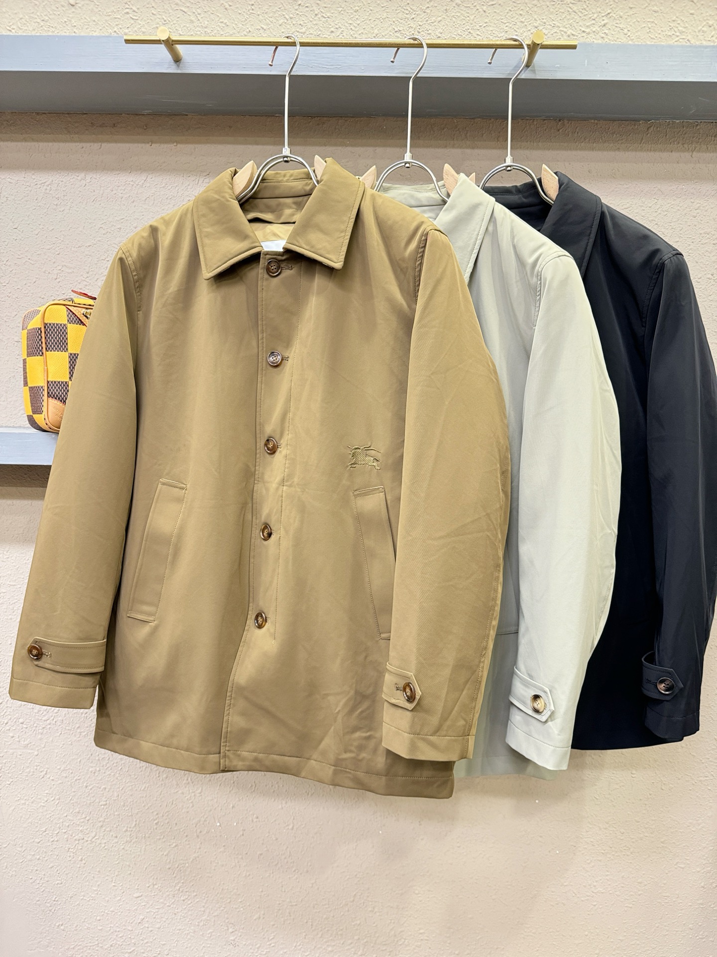 BURBERRY巴宝莉 2025新款羽绒服，秀场新品，品相非常完美，专柜高科技防水面料，内里90%白鹅绒