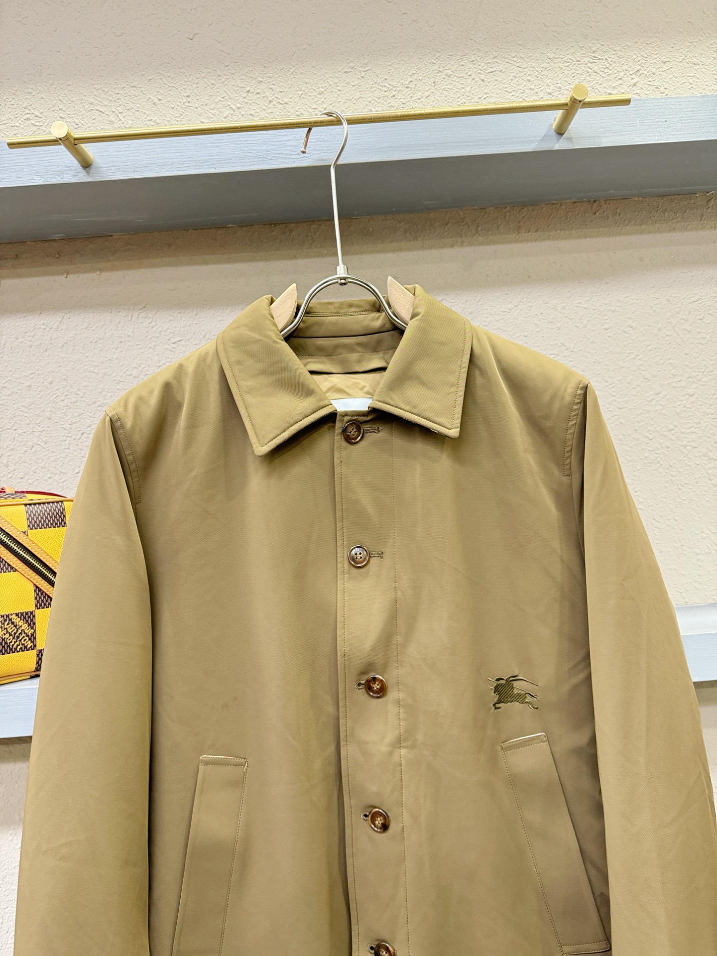 BURBERRY巴宝莉 2025新款羽绒服，秀场新品，品相非常完美，专柜高科技防水面料，内里90%白鹅绒