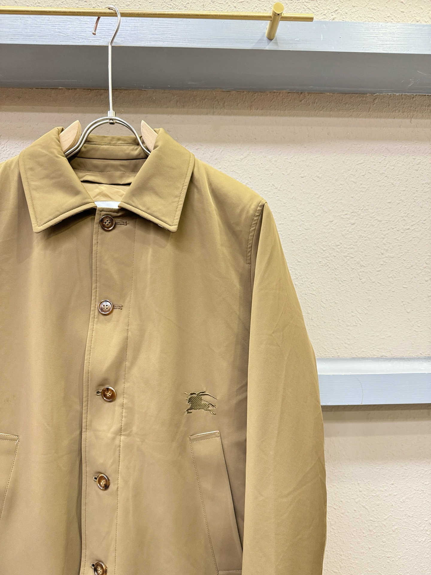 BURBERRY巴宝莉 2025新款羽绒服，秀场新品，品相非常完美，专柜高科技防水面料，内里90%白鹅绒