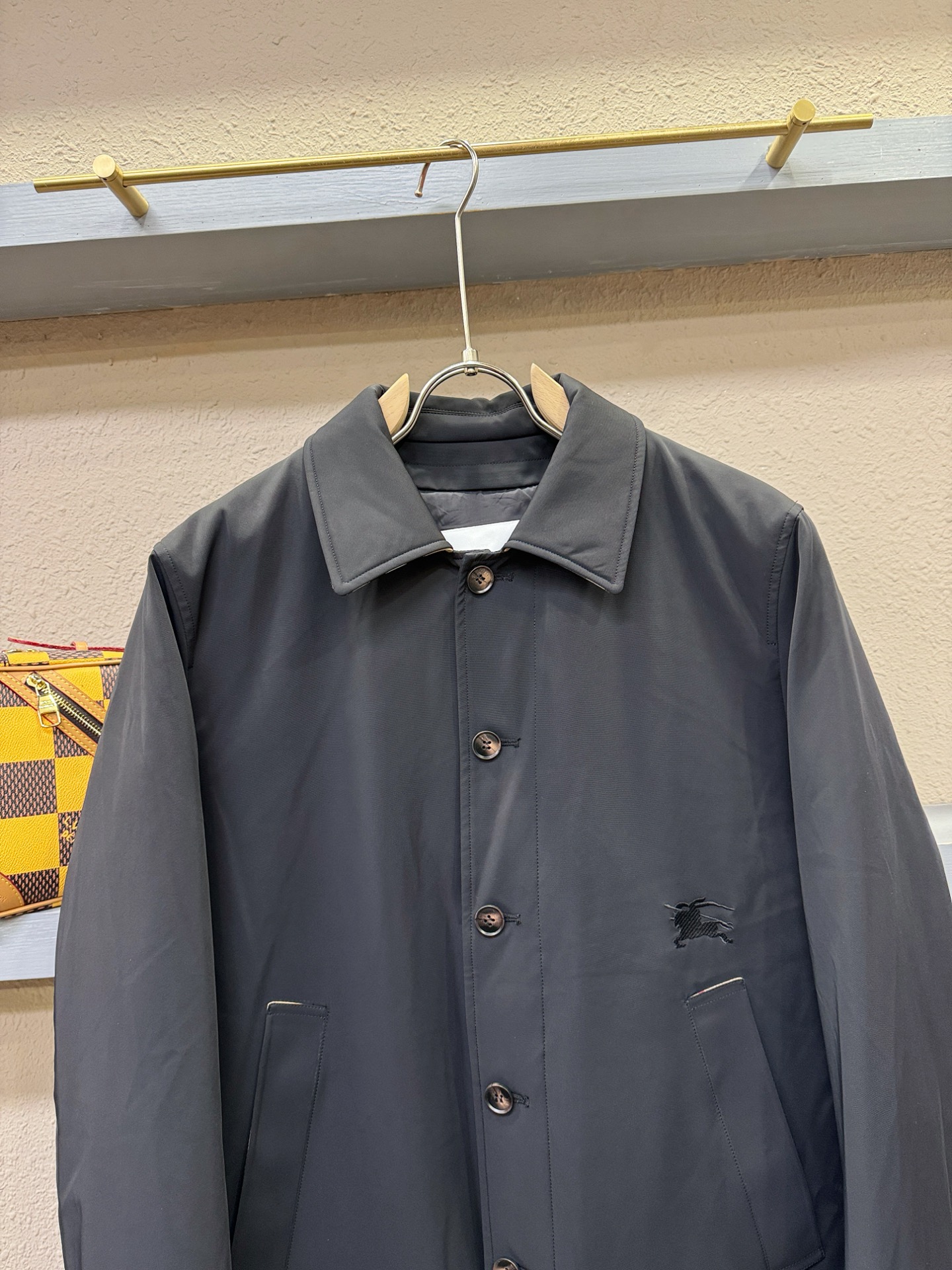 BURBERRY巴宝莉 2025新款羽绒服，秀场新品，品相非常完美，专柜高科技防水面料，内里90%白鹅绒