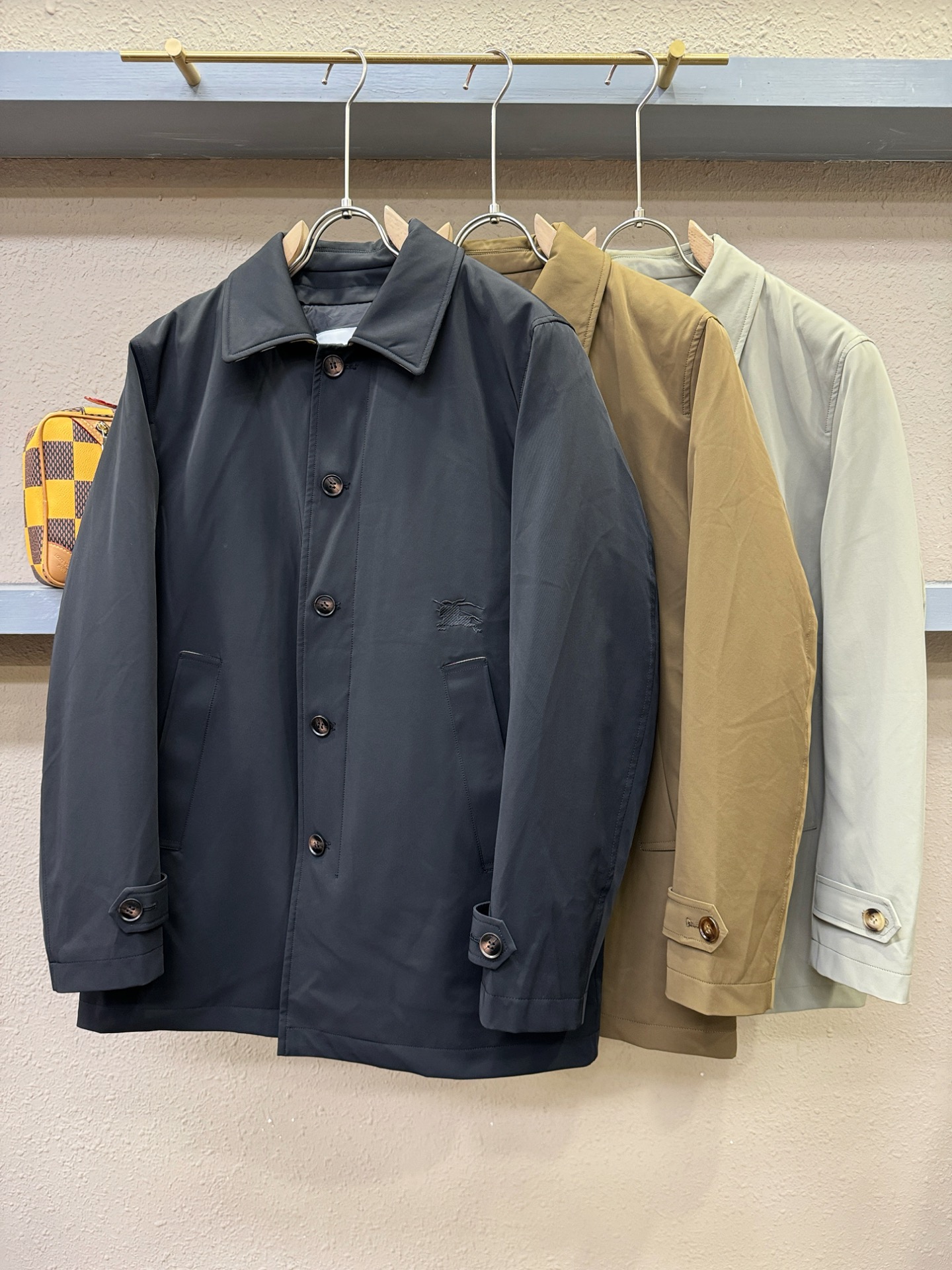 BURBERRY巴宝莉 2025新款羽绒服，秀场新品，品相非常完美，专柜高科技防水面料，内里90%白鹅绒