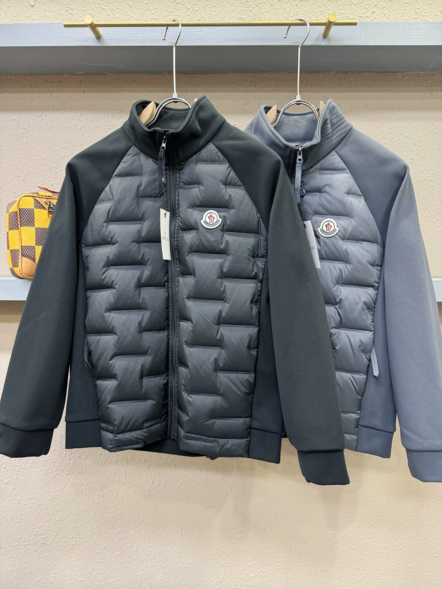 羽绒服Moncler蒙口 2025新款羽绒服秀场新品，品相非常完美，专柜高科技防水面料，白鸭绒填充，舒适