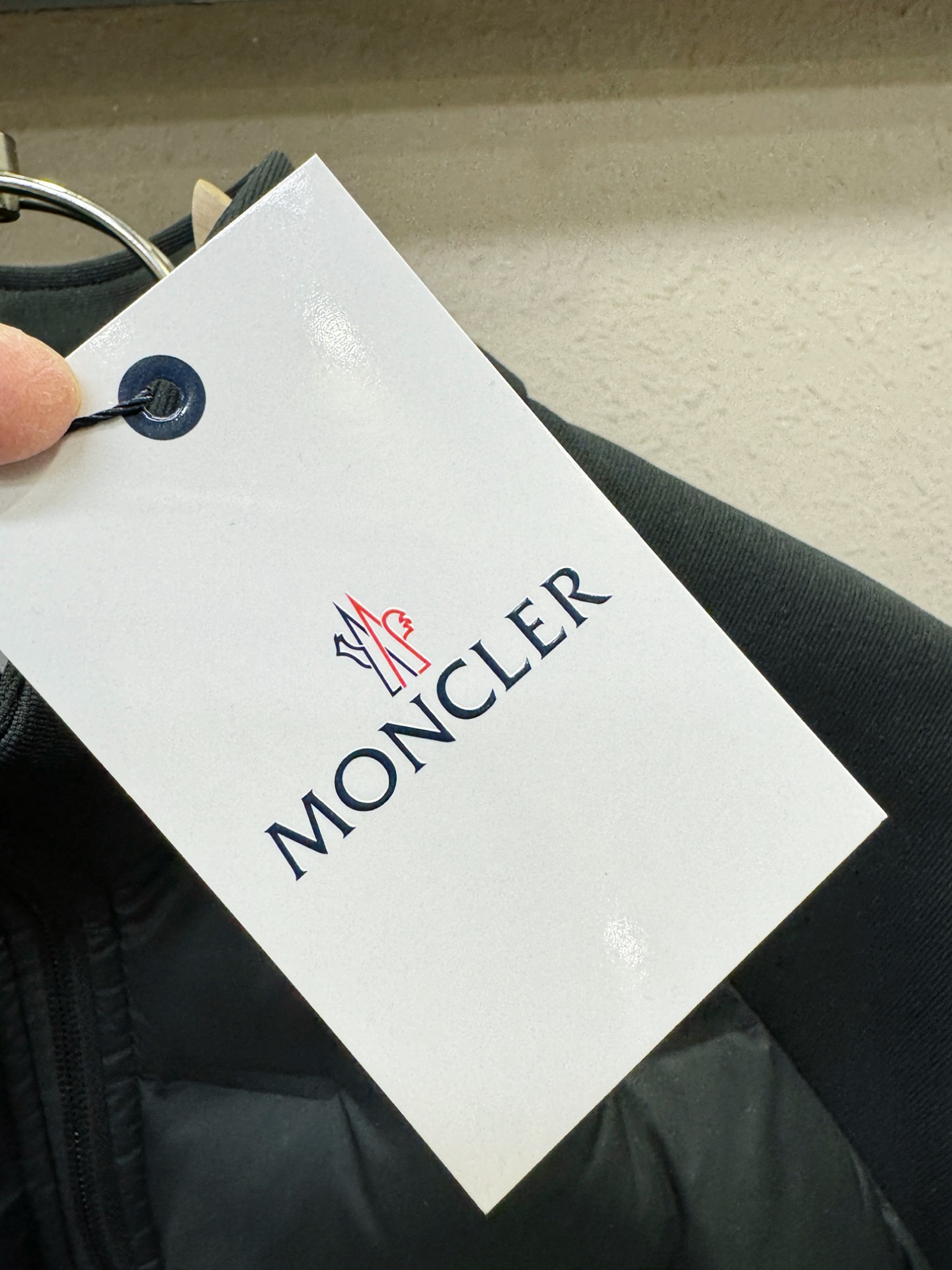 羽绒服Moncler蒙口 2025新款羽绒服秀场新品，品相非常完美，专柜高科技防水面料，白鸭绒填充，舒适