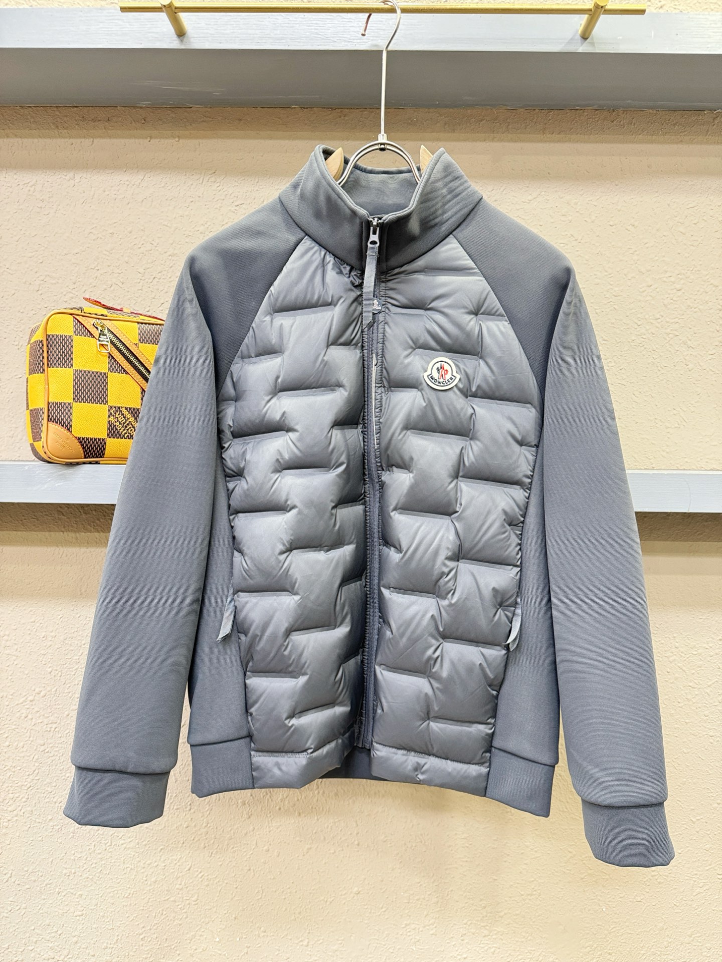 羽绒服Moncler蒙口 2025新款羽绒服秀场新品，品相非常完美，专柜高科技防水面料，白鸭绒填充，舒适