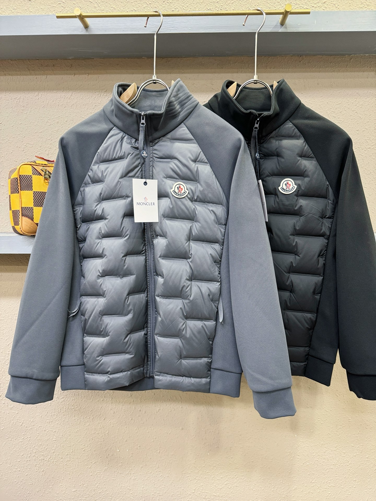 羽绒服Moncler蒙口 2025新款羽绒服秀场新品，品相非常完美，专柜高科技防水面料，白鸭绒填充，舒适