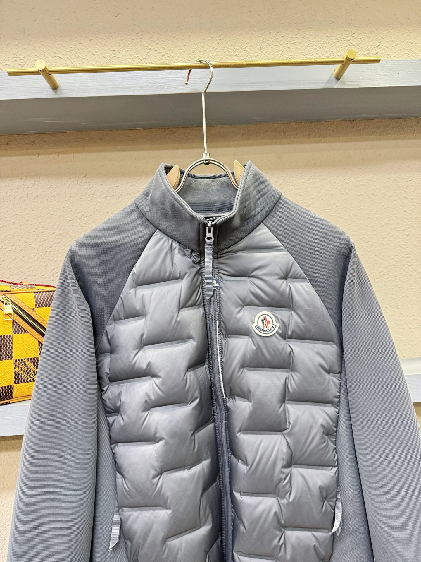 羽绒服Moncler蒙口 2025新款羽绒服秀场新品，品相非常完美，专柜高科技防水面料，白鸭绒填充，舒适