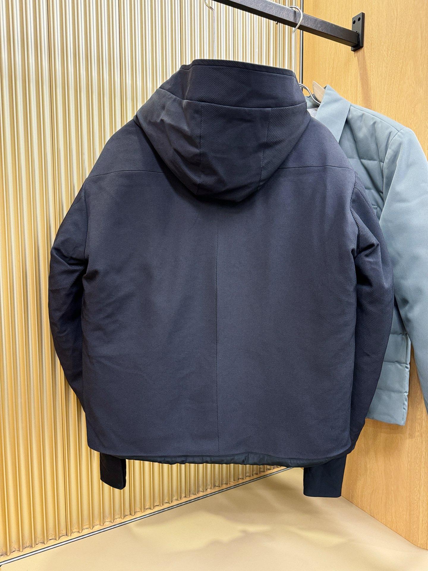 Moncler蒙口 2025新款羽绒服，秀场新品，品相非常完美，专柜高科技防水面料，内里90%白鹅绒填充