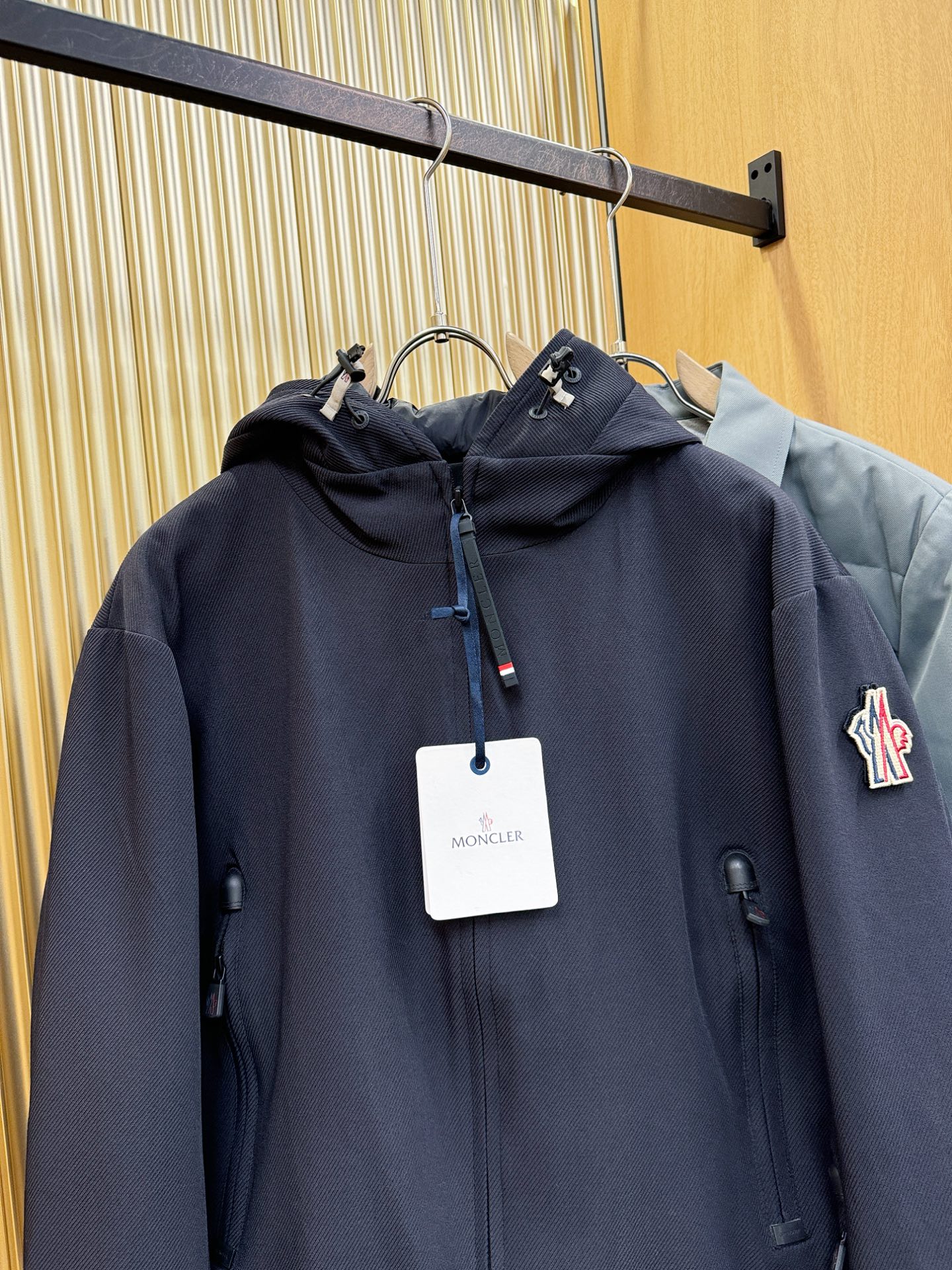 Moncler蒙口 2025新款羽绒服，秀场新品，品相非常完美，专柜高科技防水面料，内里90%白鹅绒填充