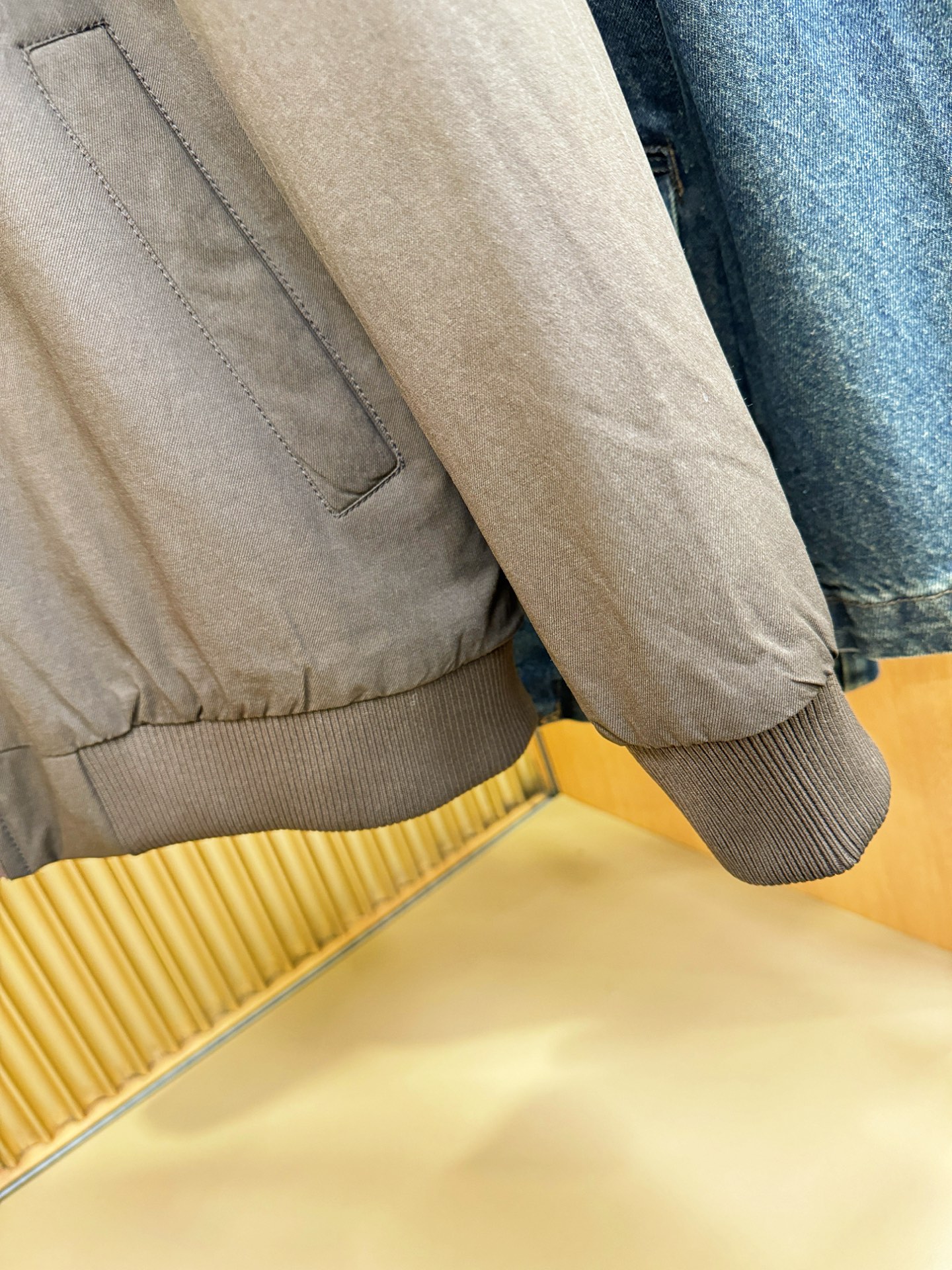 LV路易威登2025新款外套，秀场新品，加绒加厚，品相非常完美，专柜高科技防水面料，内里舒适保暖，色泽饱