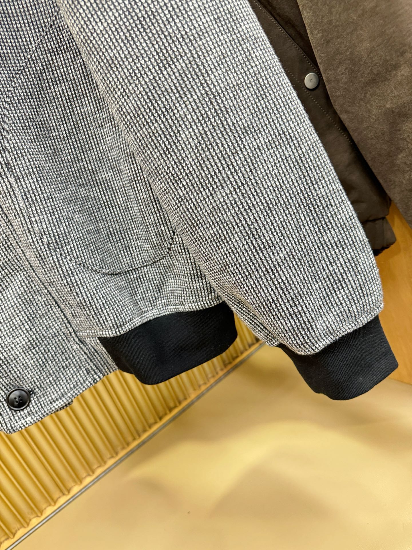 BC布鲁提 2025新款外套，秀场新品，品相非常完美，专柜高科技防水面料，内里舒适保暖，色泽饱满诱人，非