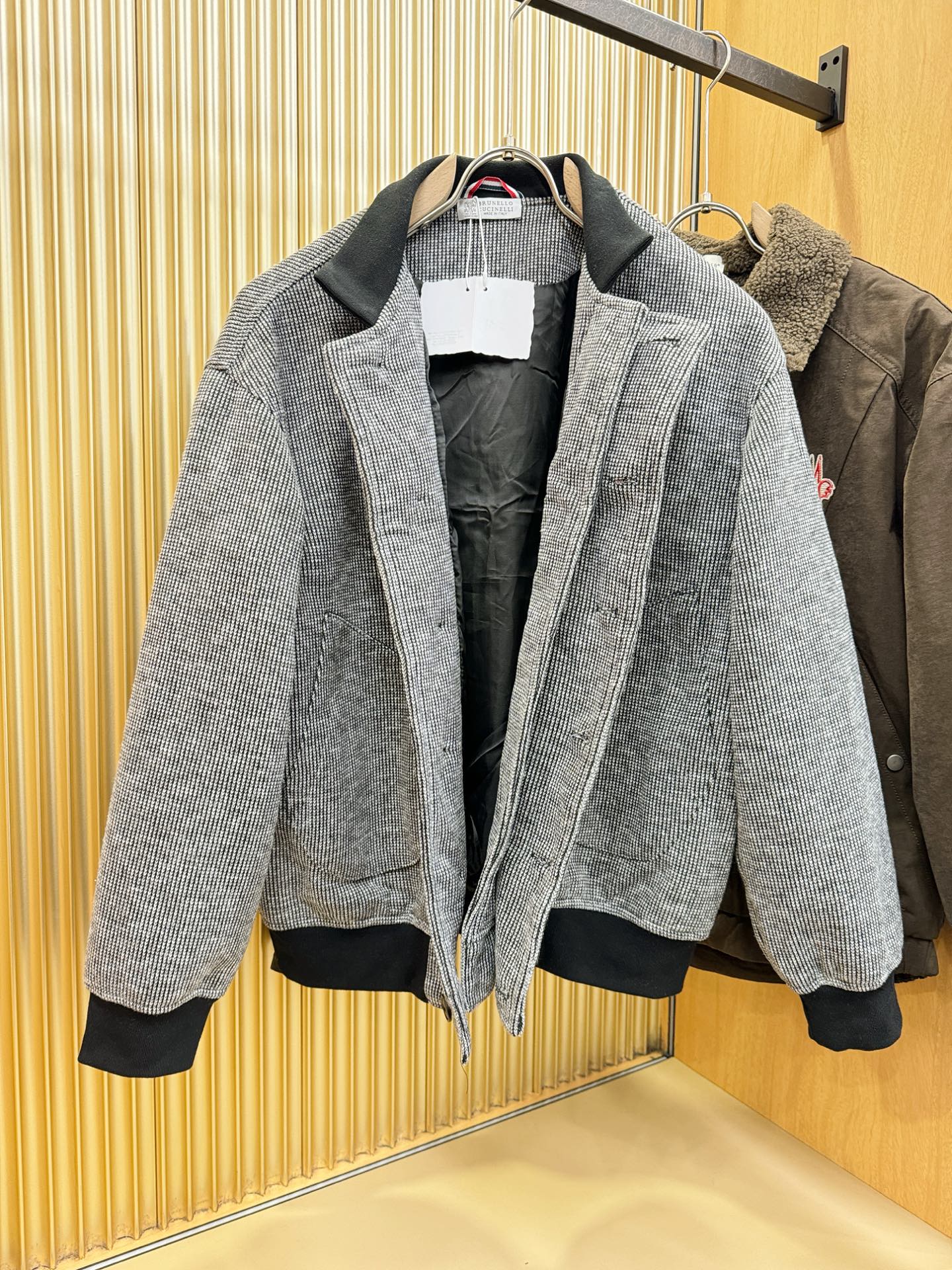 BC布鲁提 2025新款外套，秀场新品，品相非常完美，专柜高科技防水面料，内里舒适保暖，色泽饱满诱人，非