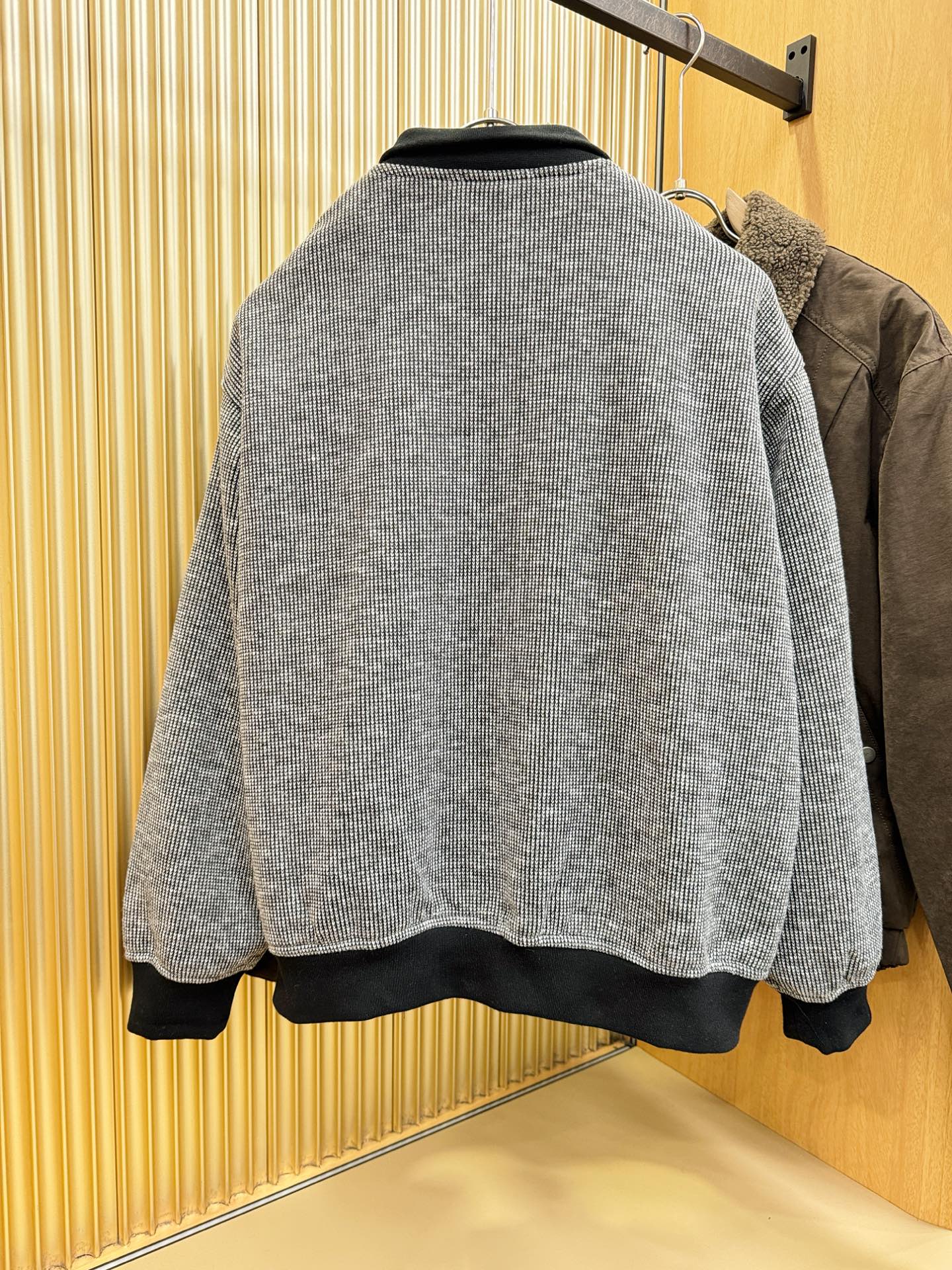 BC布鲁提 2025新款外套，秀场新品，品相非常完美，专柜高科技防水面料，内里舒适保暖，色泽饱满诱人，非