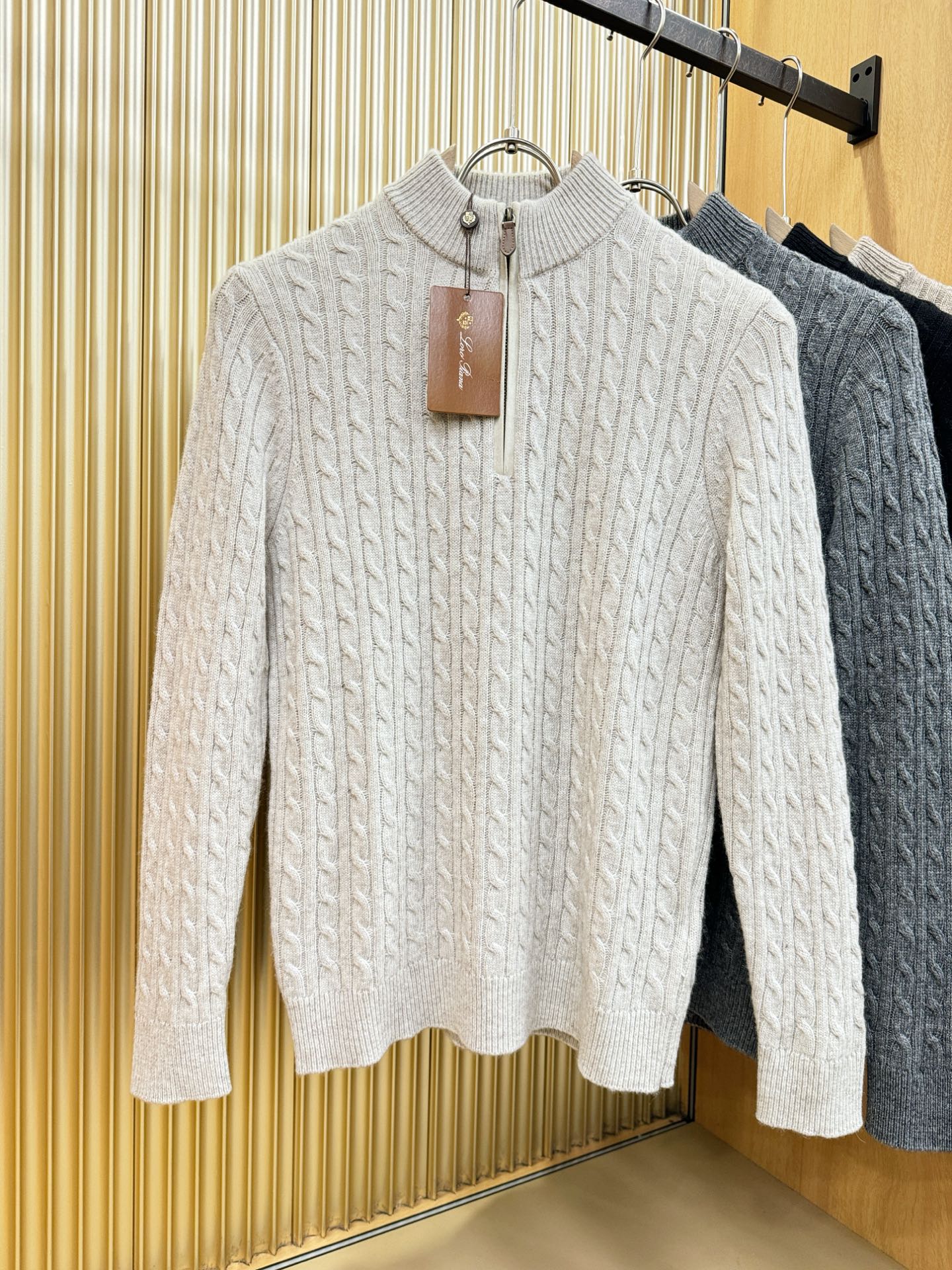 Loro Piana诺悠翩雅 2025秋冬新款羊绒毛衣，顶级羊绒面料，logo图案设计，胸前logo设计