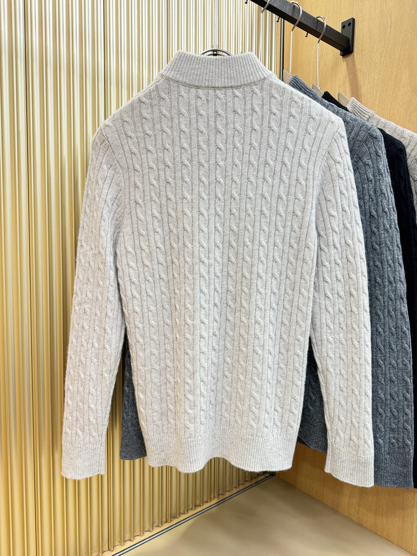 Loro Piana诺悠翩雅 2025秋冬新款羊绒毛衣，顶级羊绒面料，logo图案设计，胸前logo设计