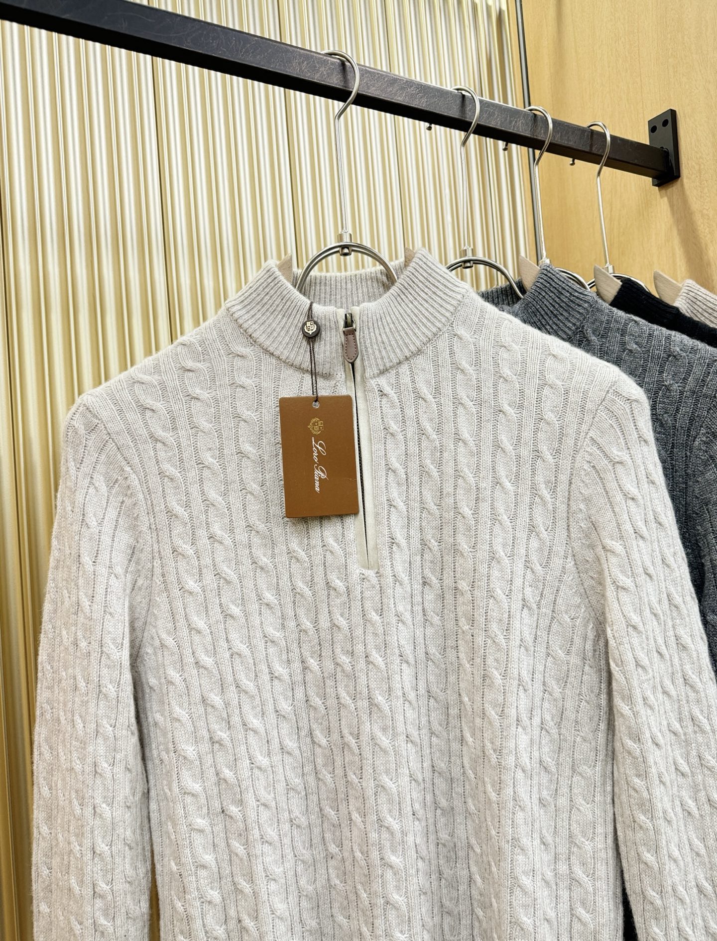 Loro Piana诺悠翩雅 2025秋冬新款羊绒毛衣，顶级羊绒面料，logo图案设计，胸前logo设计