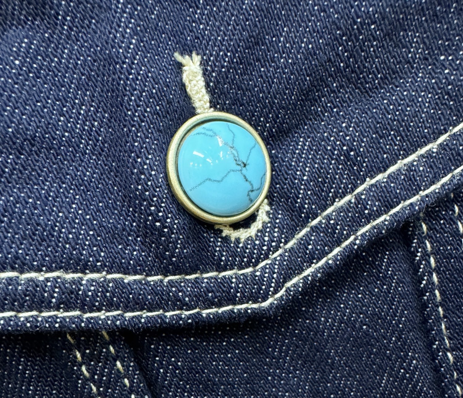 LV路易威登 2025新品男女同款牛仔外套，时装圈人气极为火热的单品，是时尚大咖们最炙手可热扭造型的必入