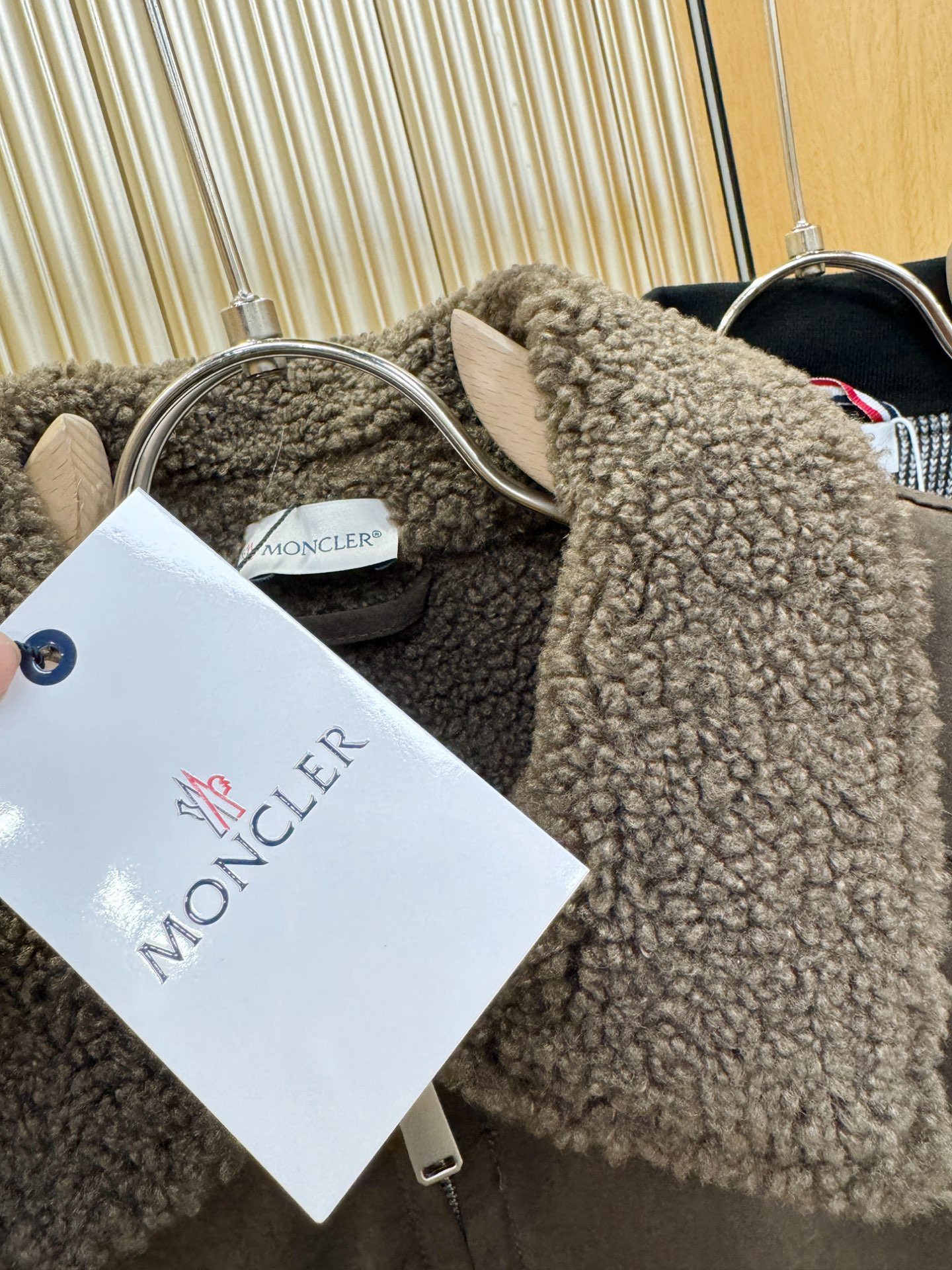 Moncler蒙口 2025新款外套，秀场新品，加绒加厚，品相非常完美，专柜高科技防水面料，内里舒适保暖