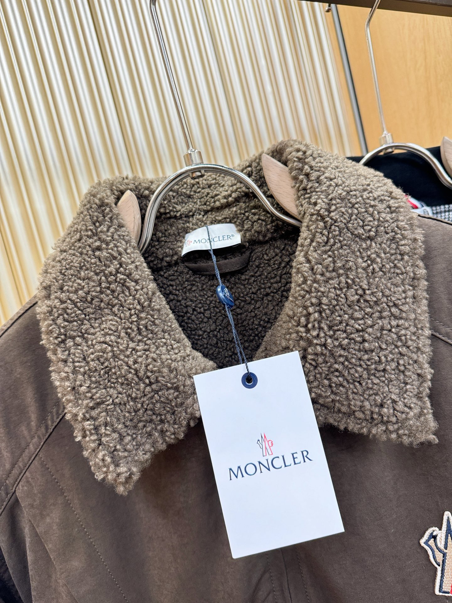 Moncler蒙口 2025新款外套，秀场新品，加绒加厚，品相非常完美，专柜高科技防水面料，内里舒适保暖