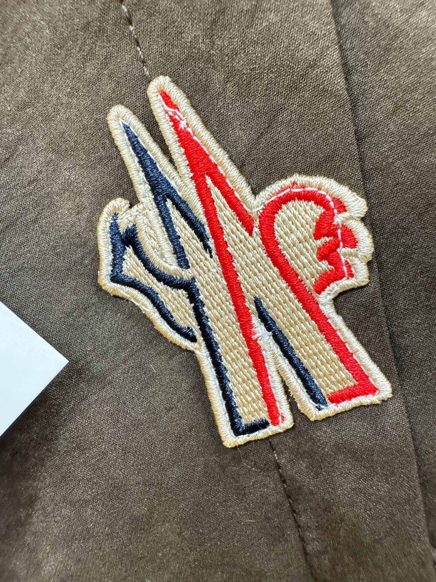 Moncler蒙口 2025新款外套，秀场新品，加绒加厚，品相非常完美，专柜高科技防水面料，内里舒适保暖