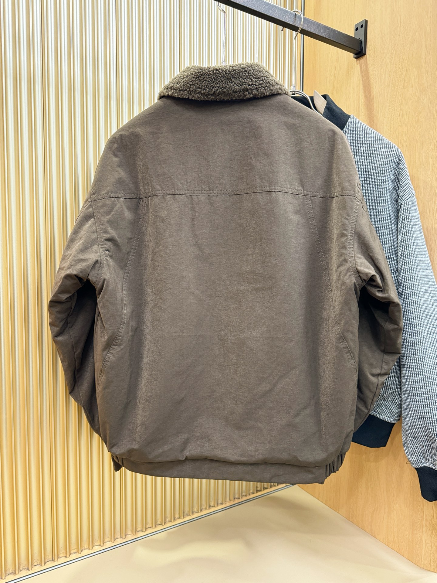 Moncler蒙口 2025新款外套，秀场新品，加绒加厚，品相非常完美，专柜高科技防水面料，内里舒适保暖